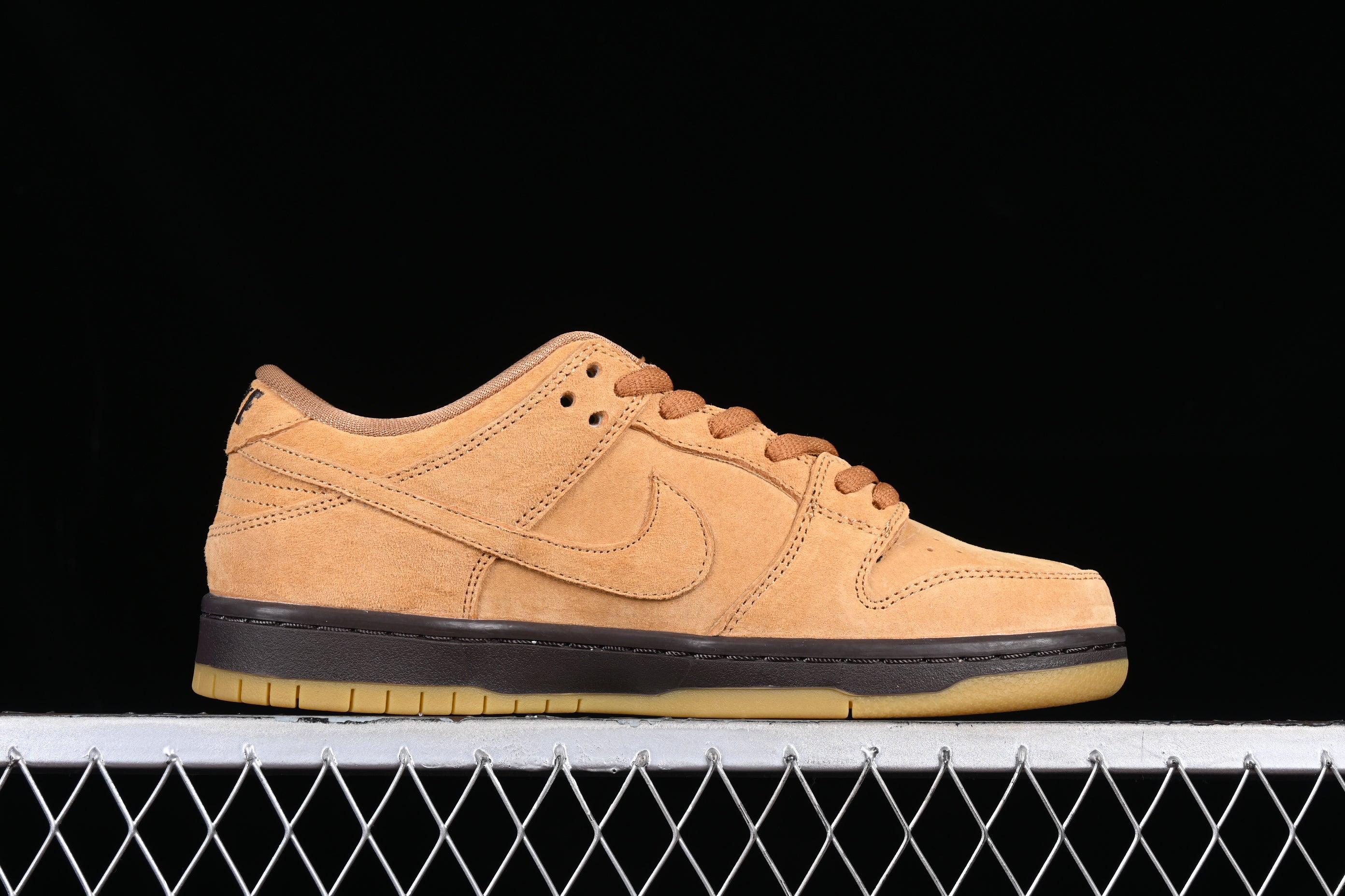 NikeUnisex SB Dunk Low - Wheat