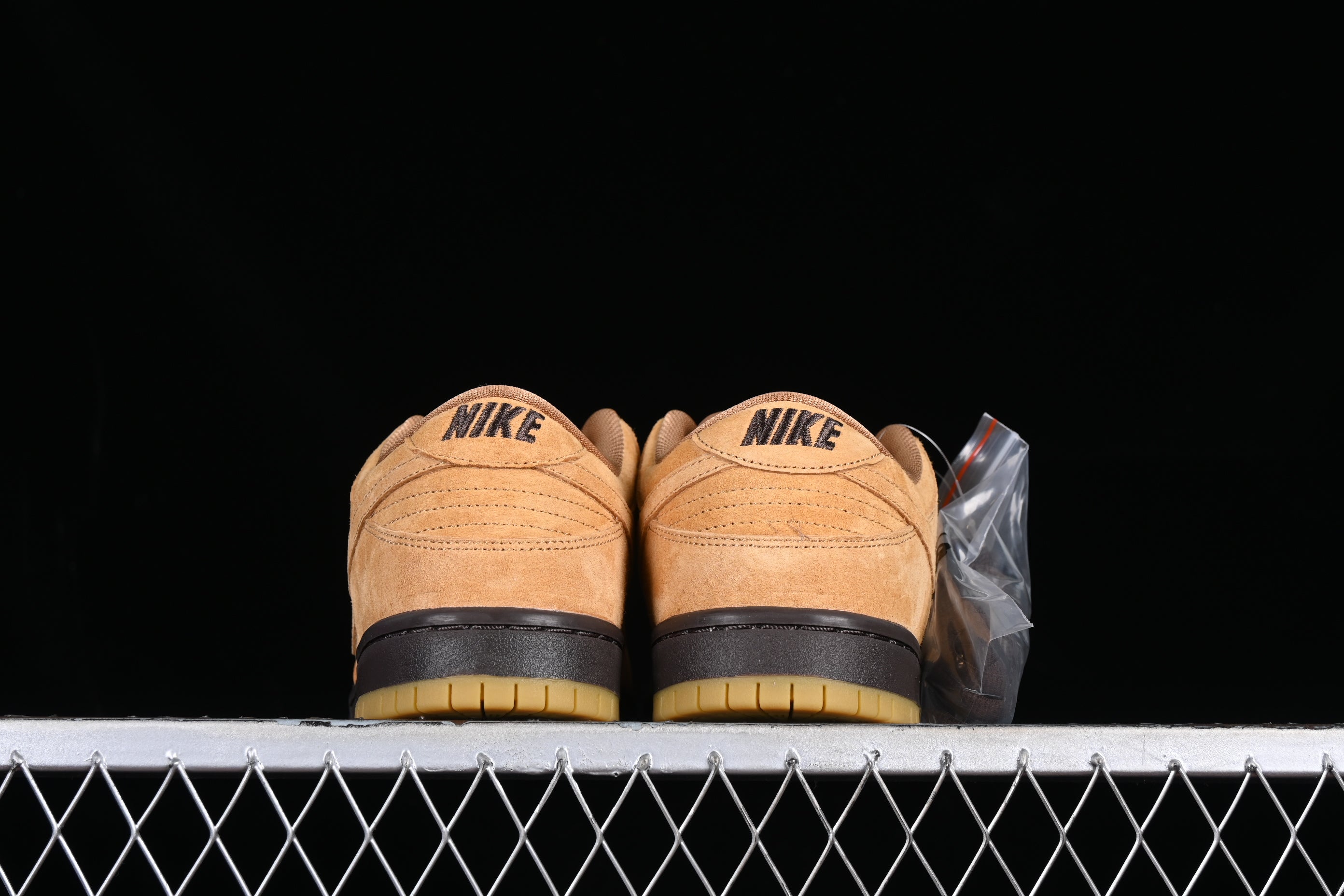 NikeUnisex SB Dunk Low - Wheat