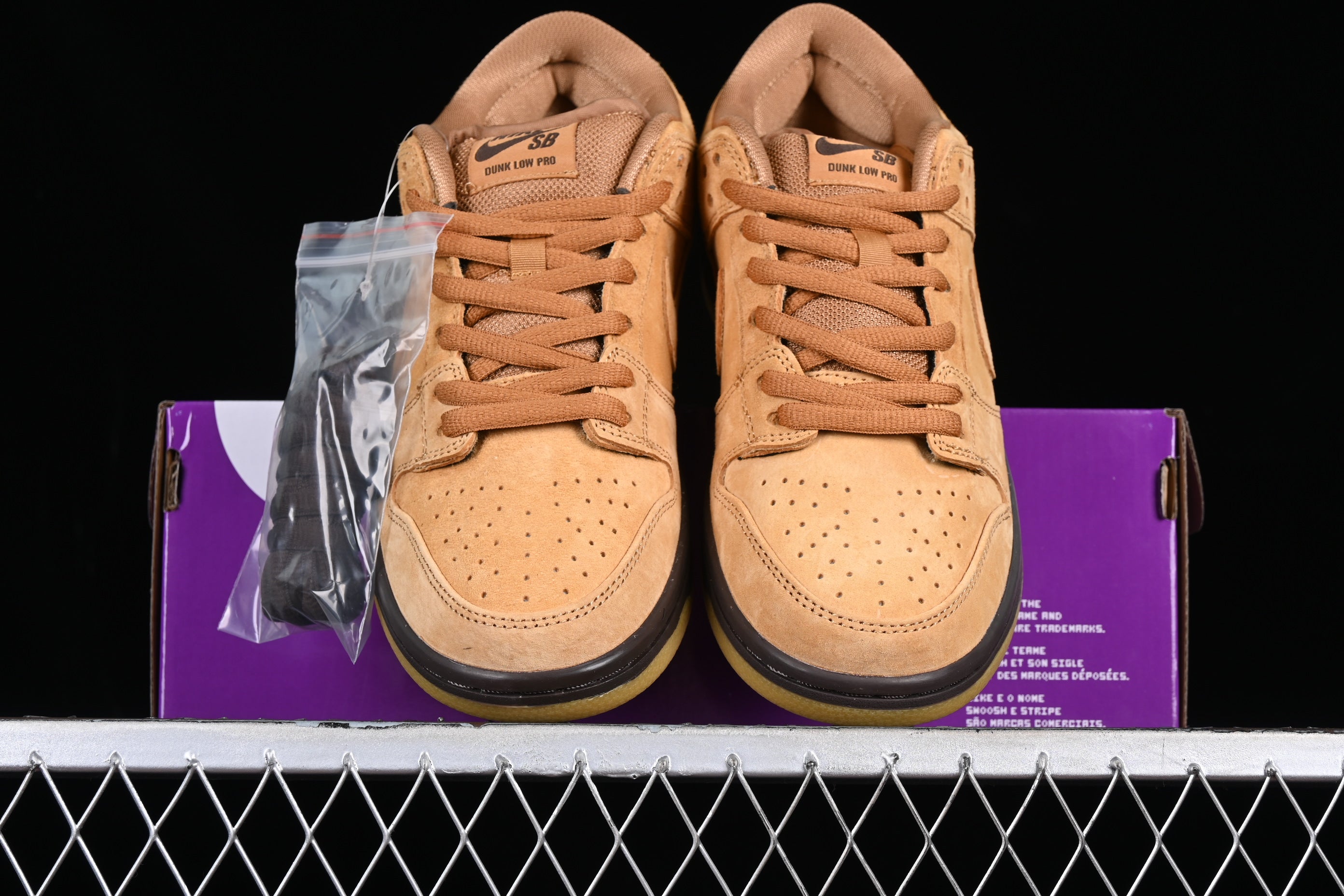 NikeUnisex SB Dunk Low - Wheat