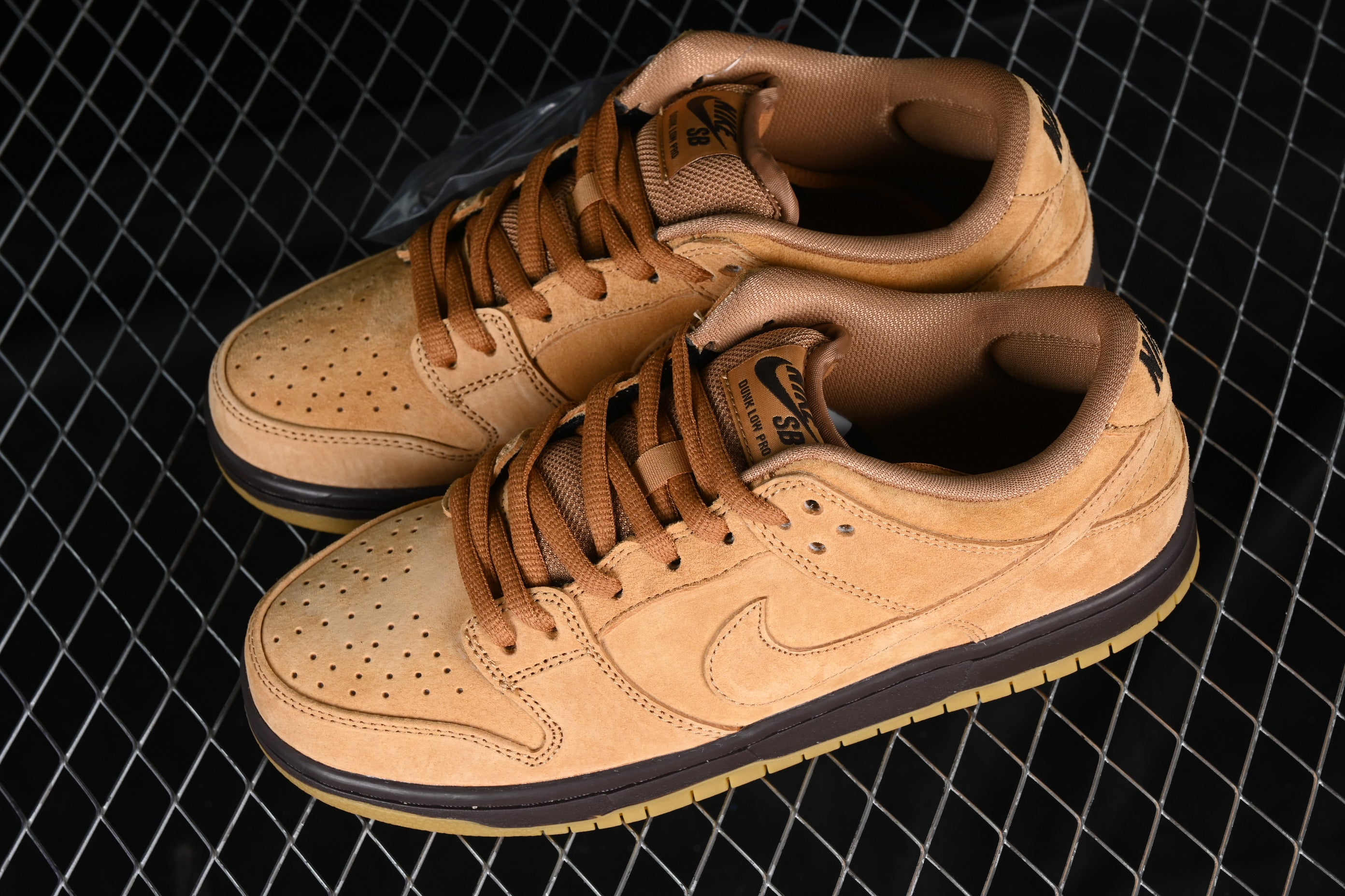 NikeUnisex SB Dunk Low - Wheat