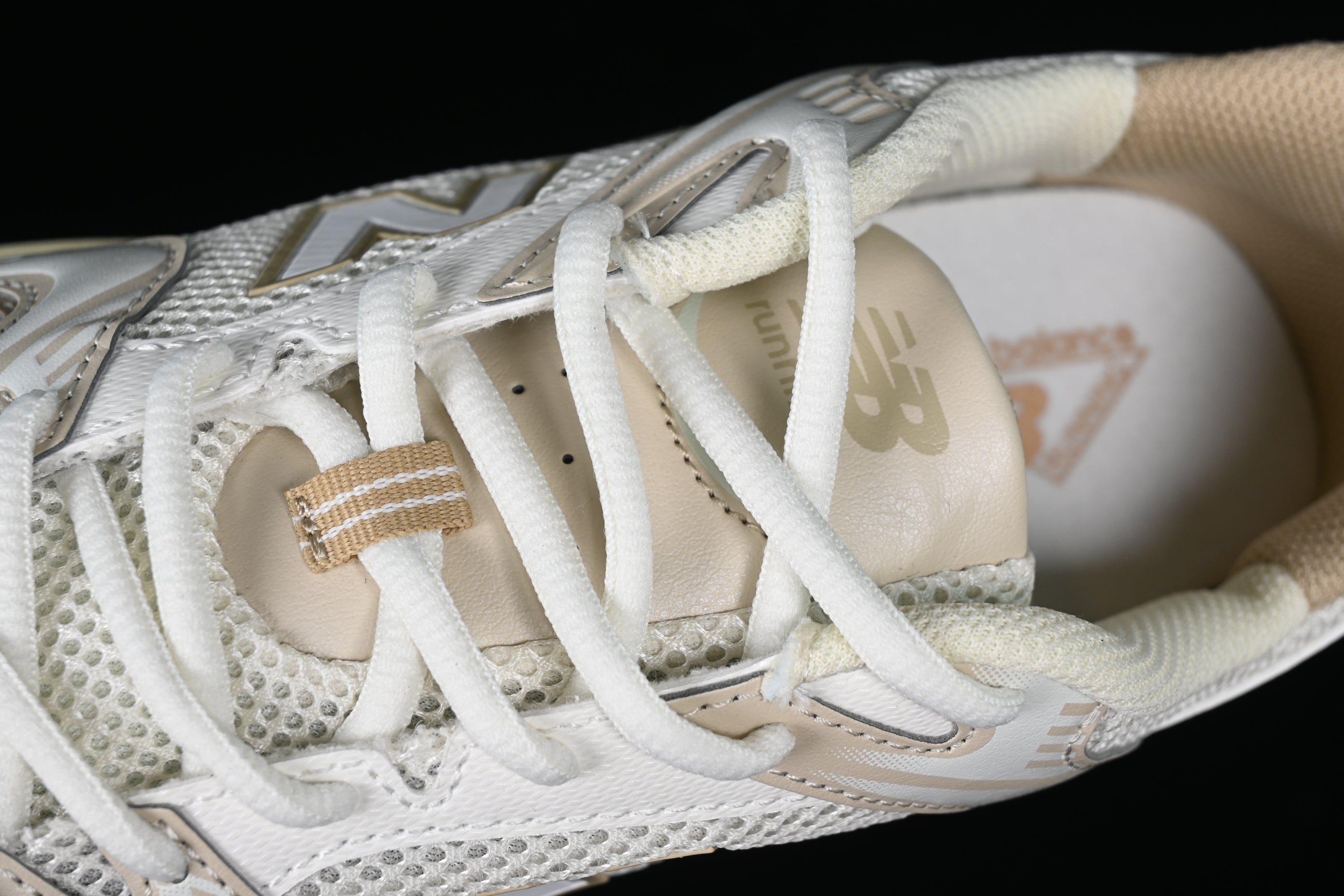 Unisex New Balance 530 - Beige Angora