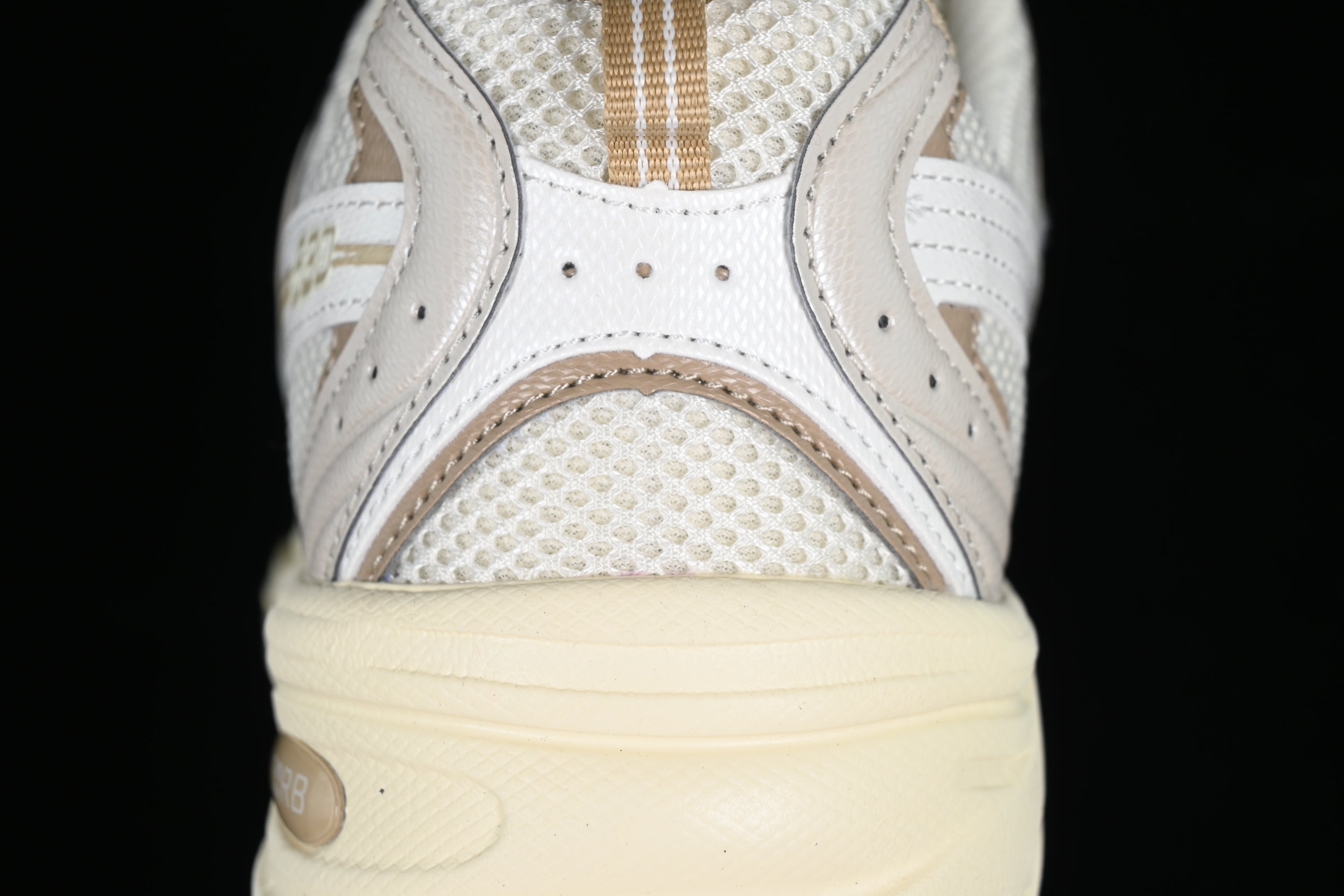 Unisex New Balance 530 - Beige Angora