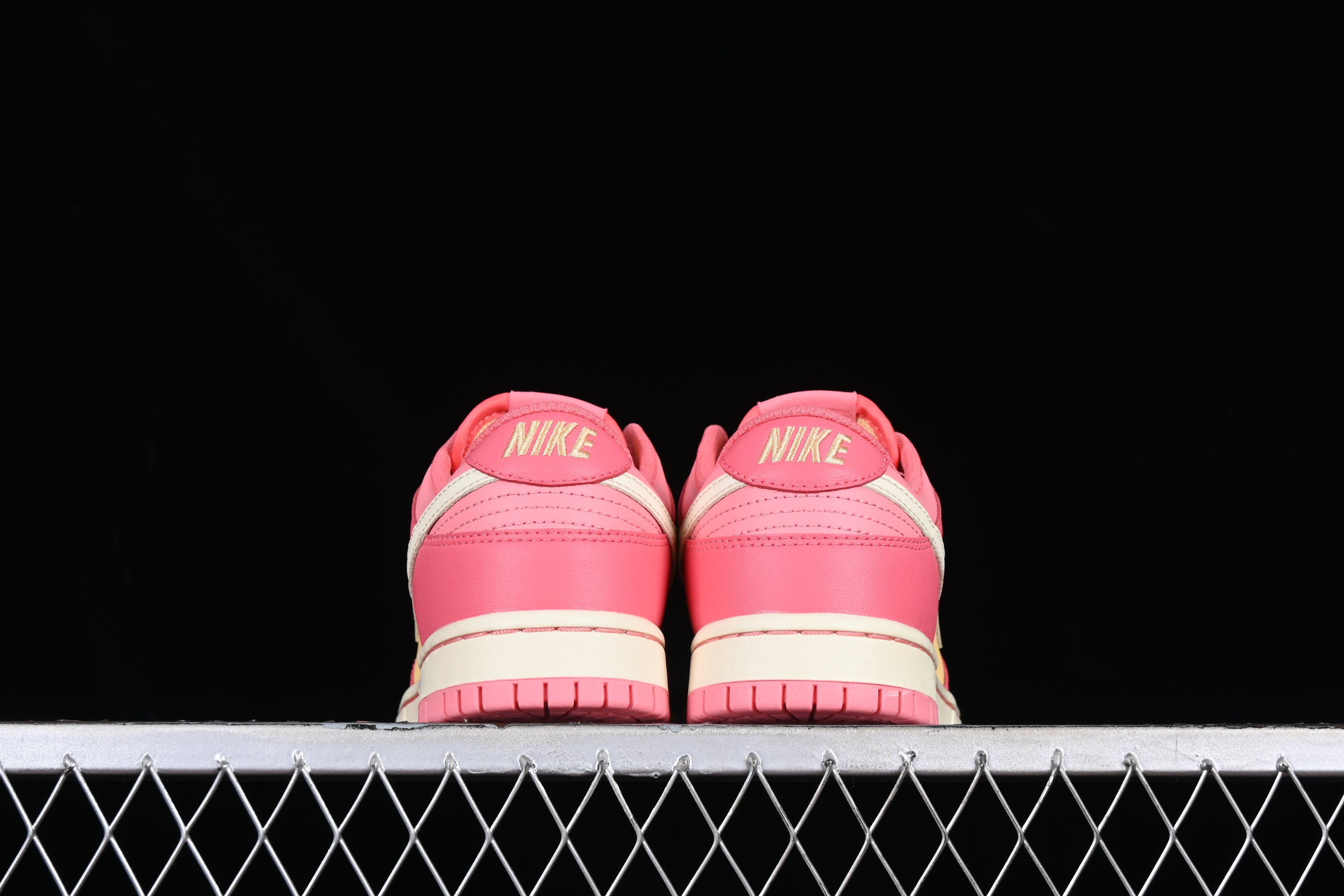NikeUnisex Dunk Low Strawberry - Peach/Cream