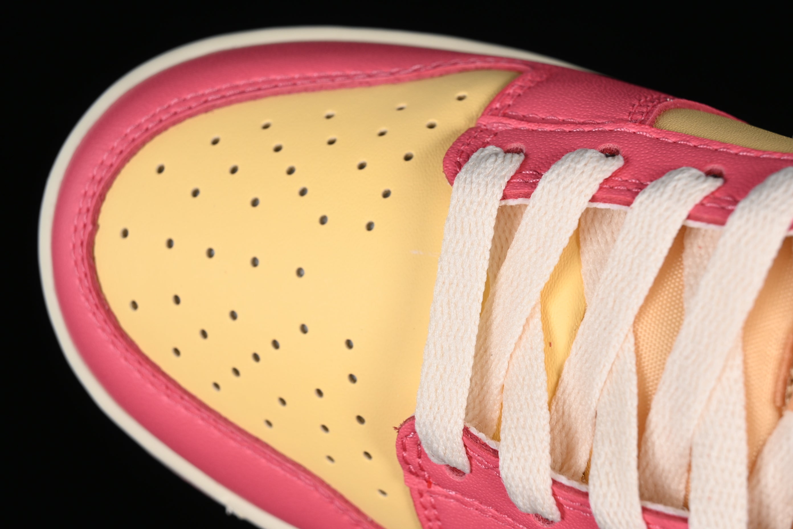NikeUnisex Dunk Low Strawberry - Peach/Cream