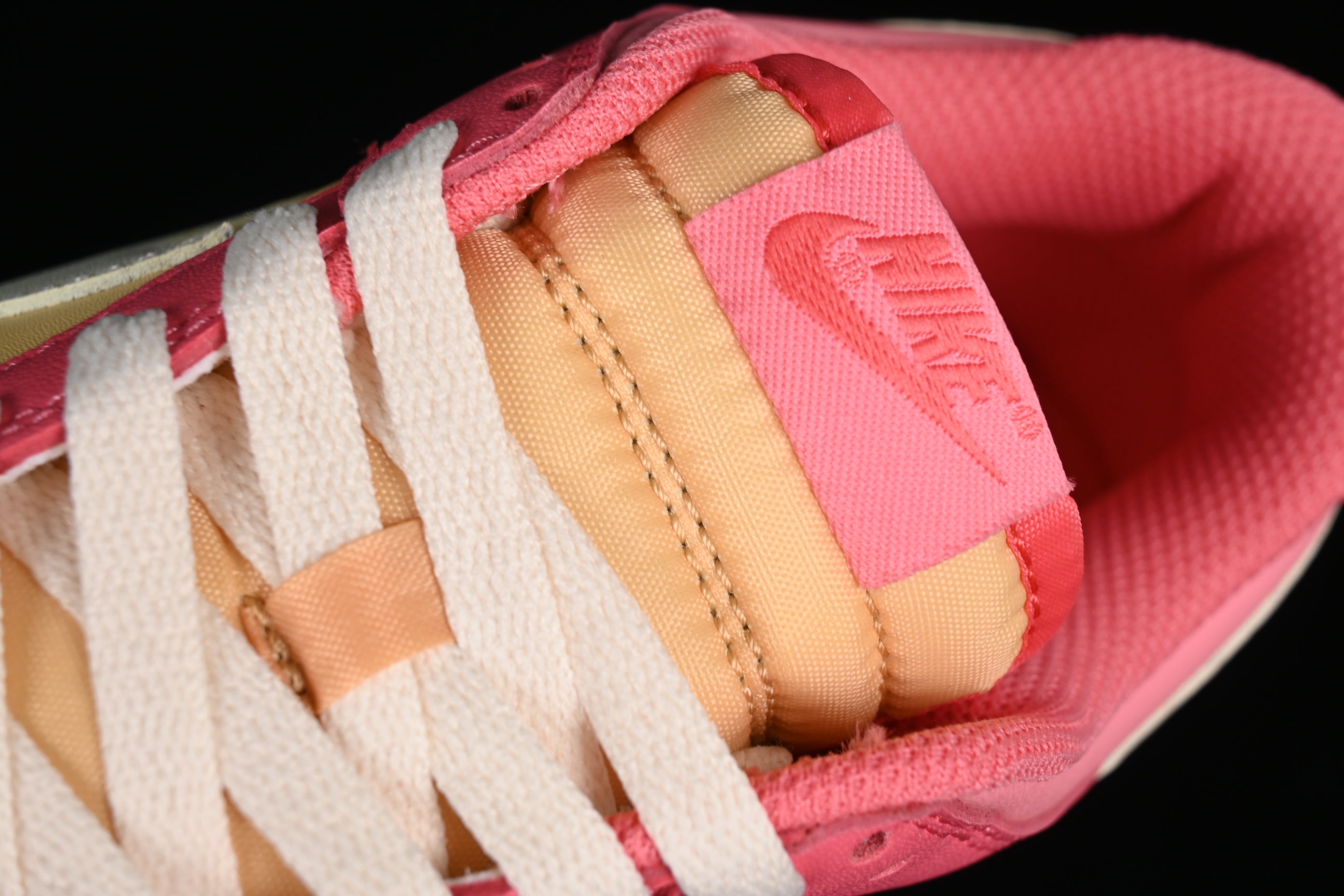 NikeUnisex Dunk Low Strawberry - Peach/Cream