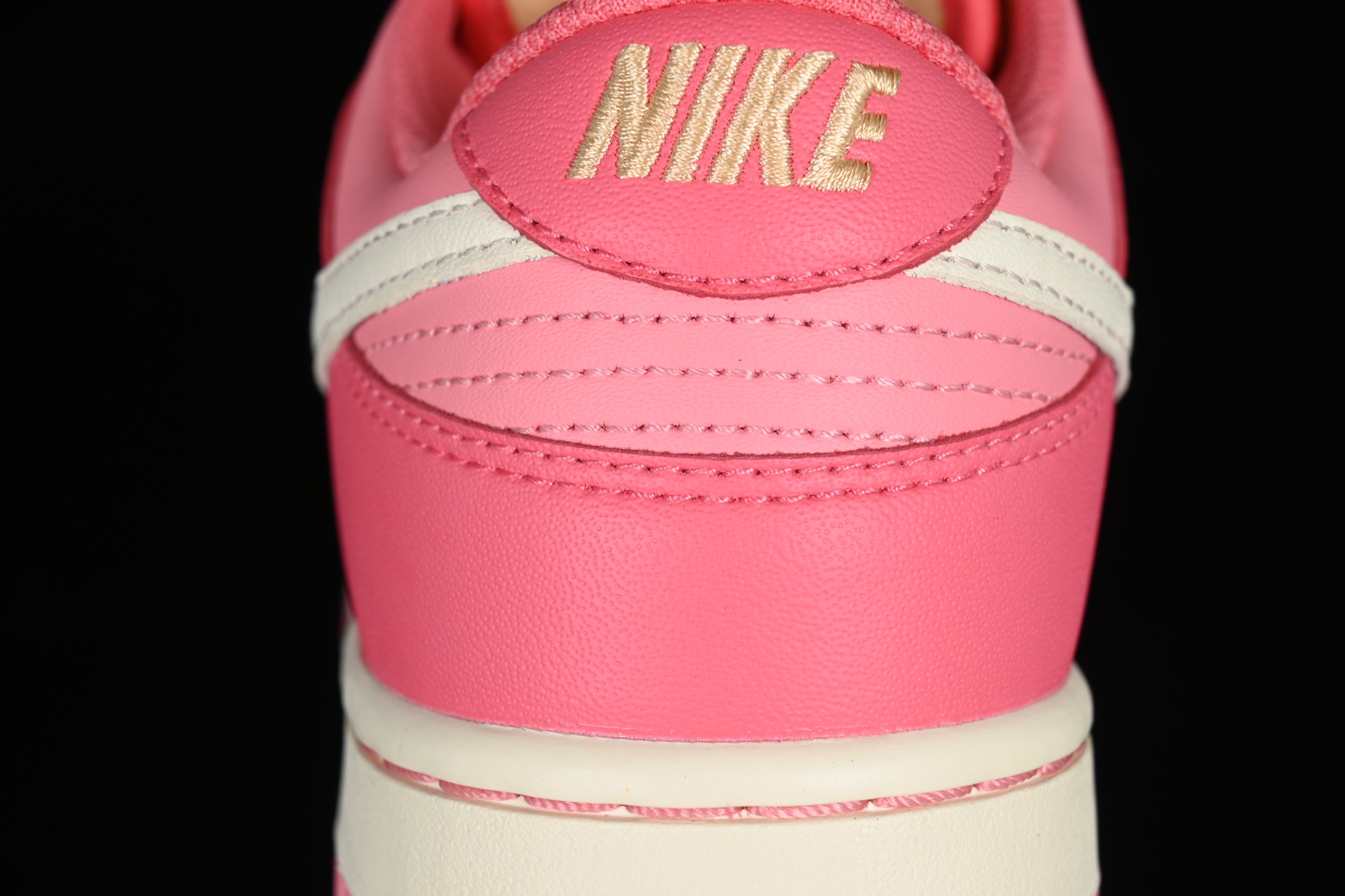 NikeUnisex Dunk Low Strawberry - Peach/Cream