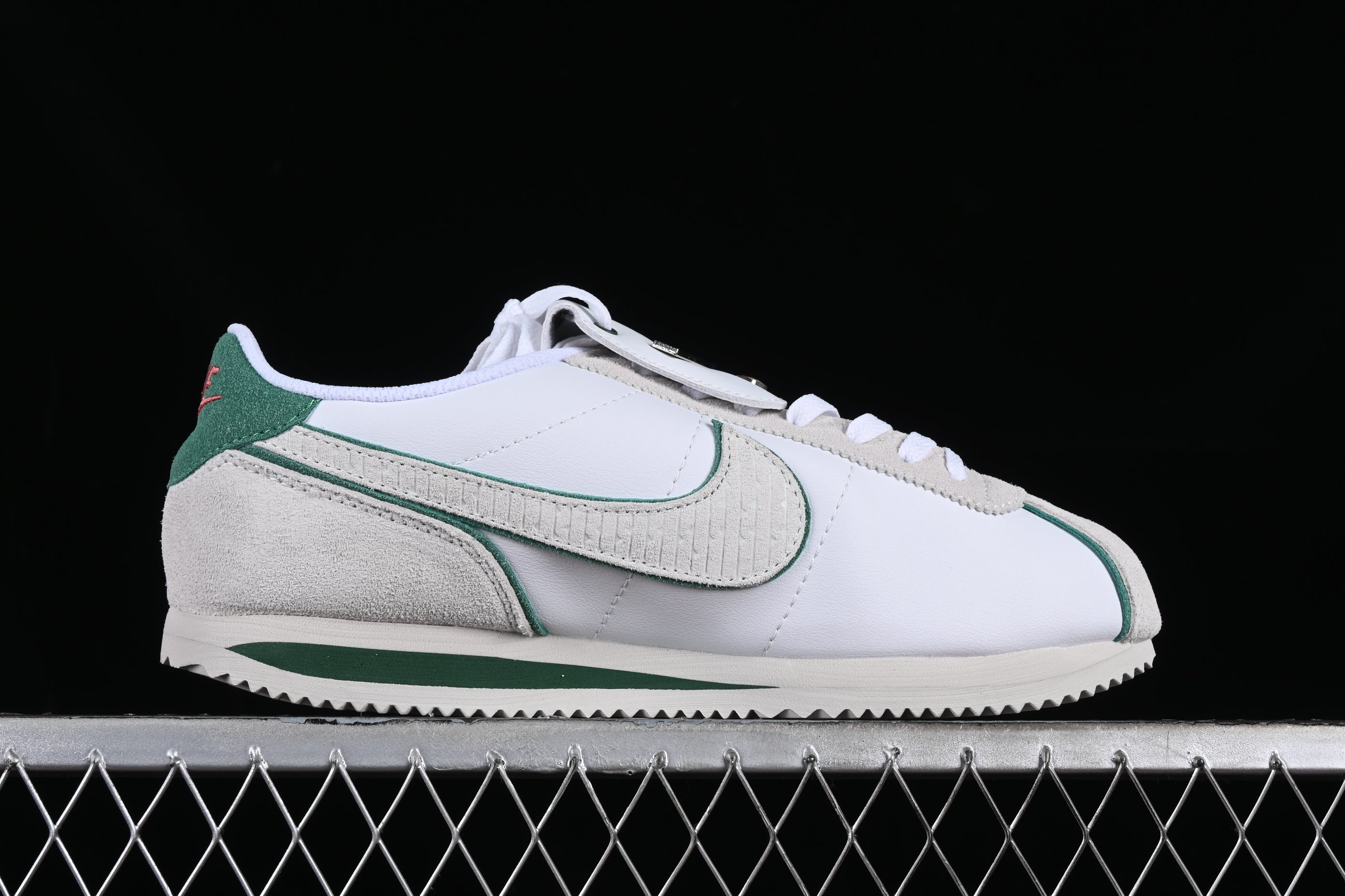 NikeUnisex Cortez - All Petals United