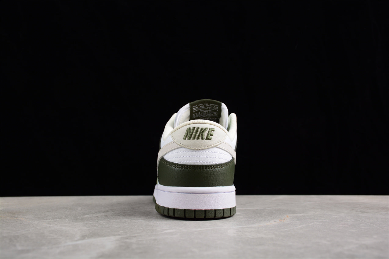 NikeUnisex Dunk Low - Oil Green