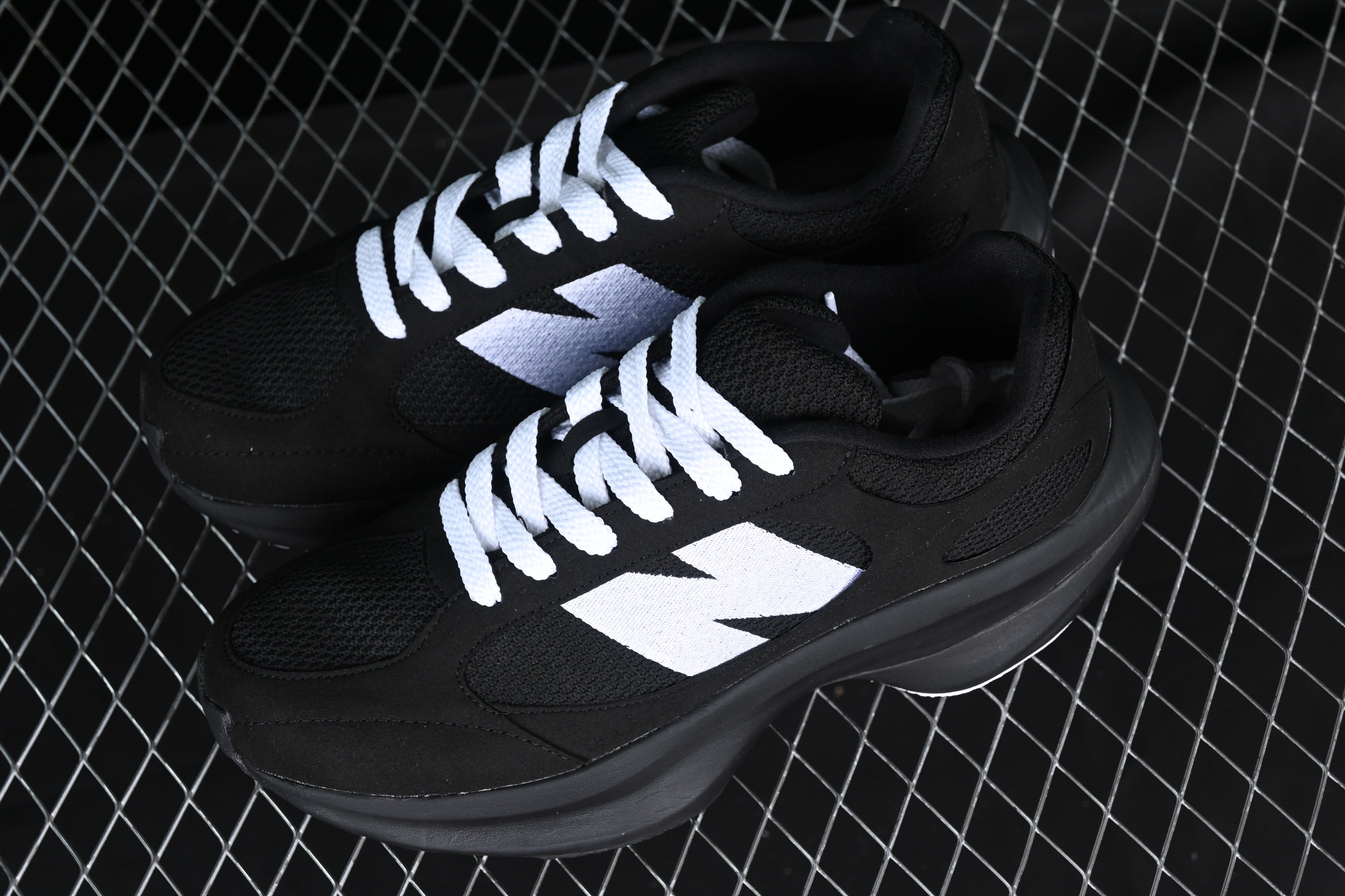 New Balance Warped - Black