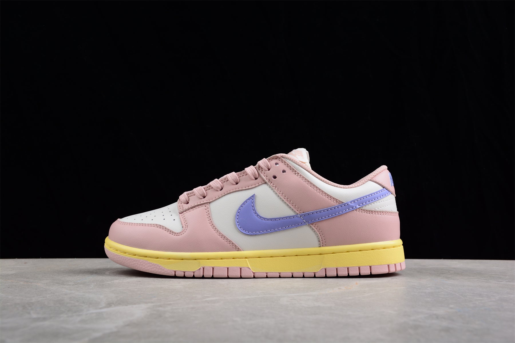 NikeWMNS Dunk Low - Classic Versatile