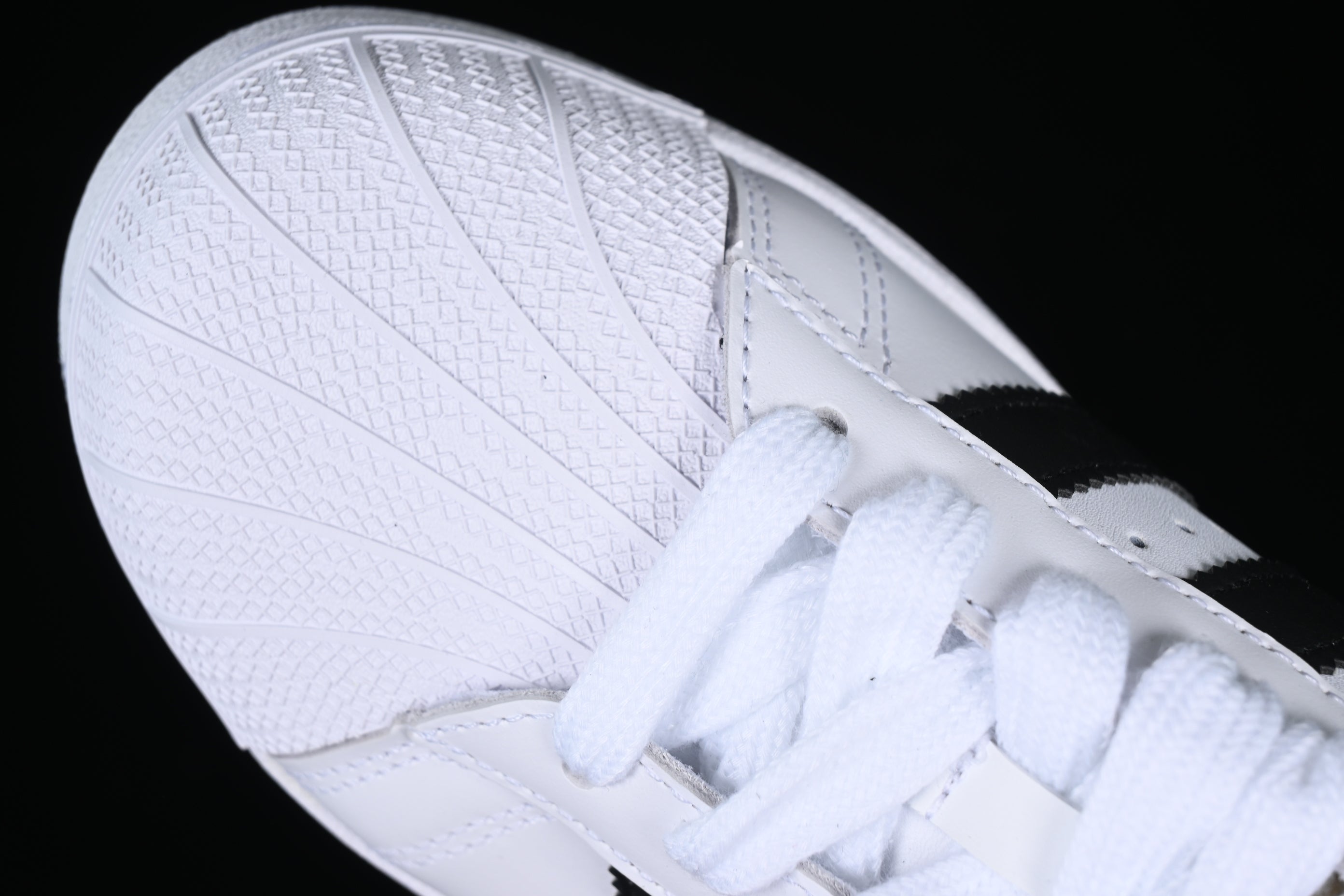 adidasUnisex Superstar Bonega - White