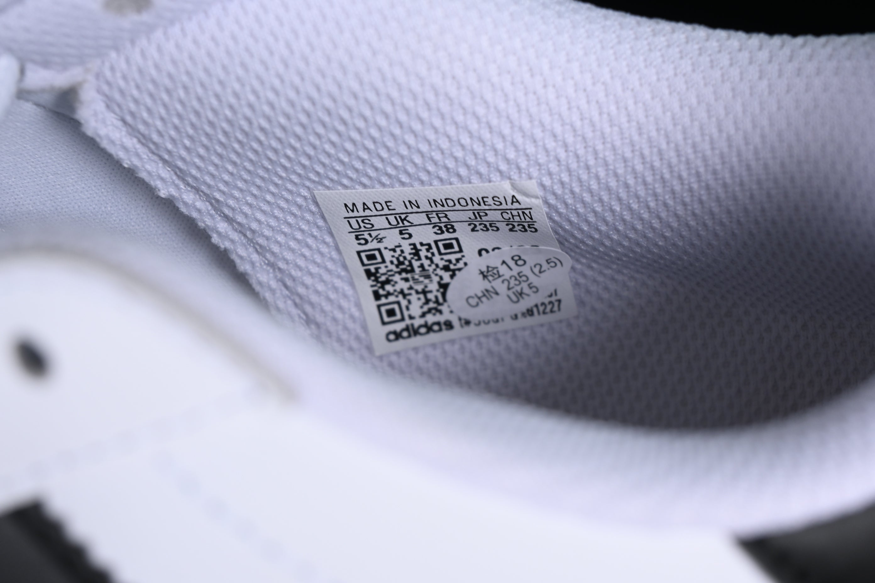 adidasUnisex Superstar Bonega - White