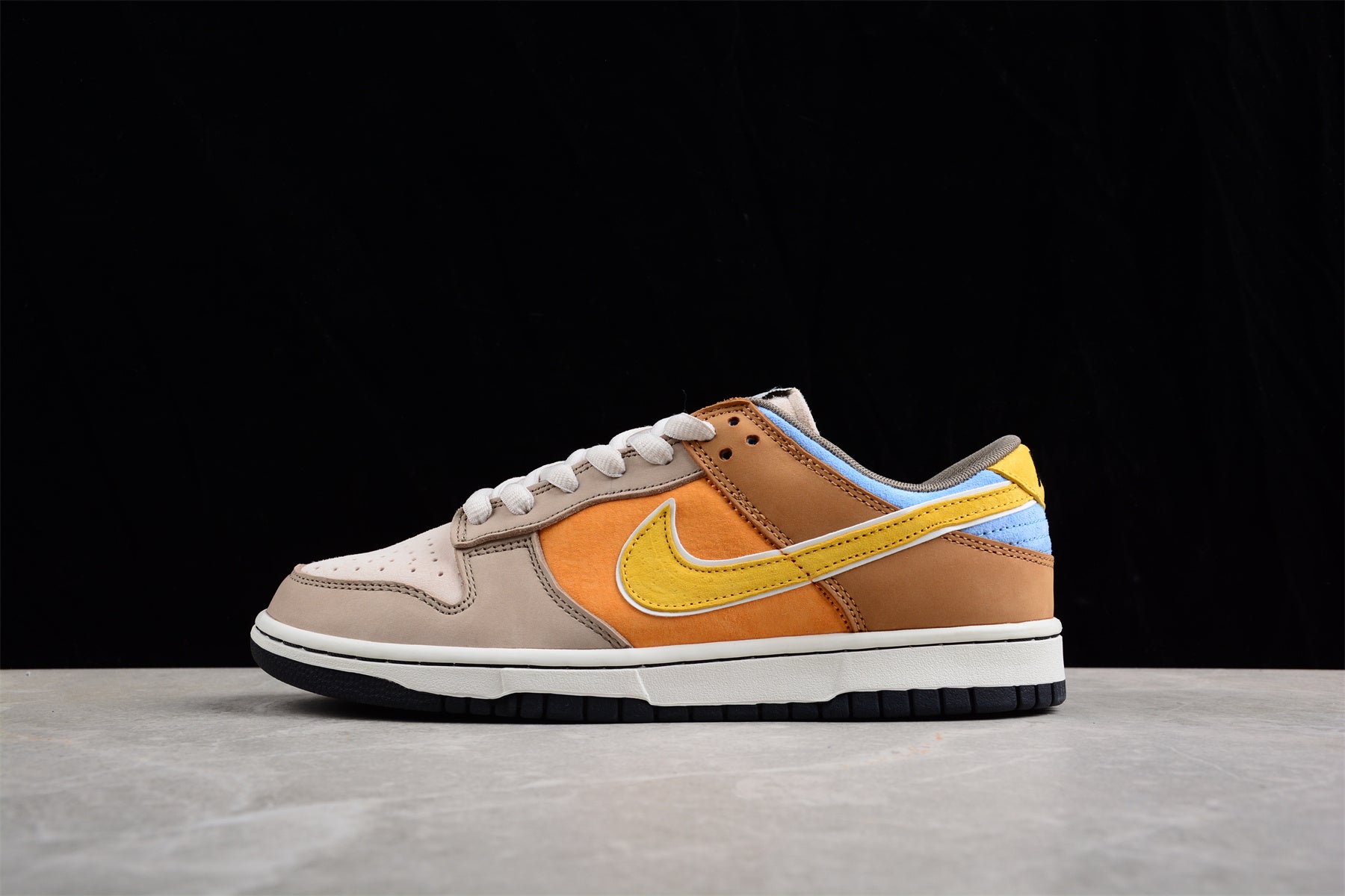 Otomo Katsuhiro x NikeSB Dunk Low - Brown/Gold