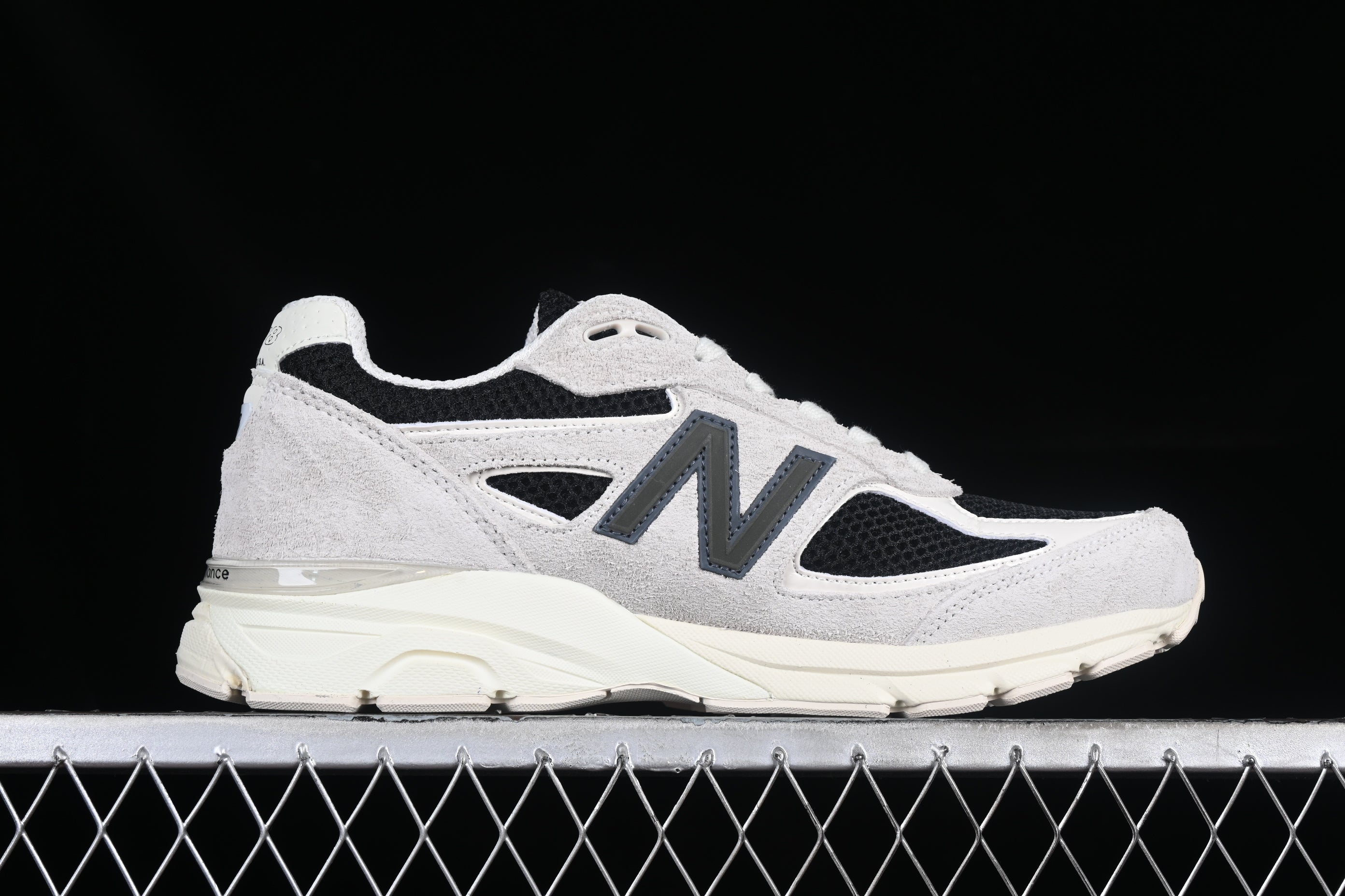 New Balance 990 - Intro