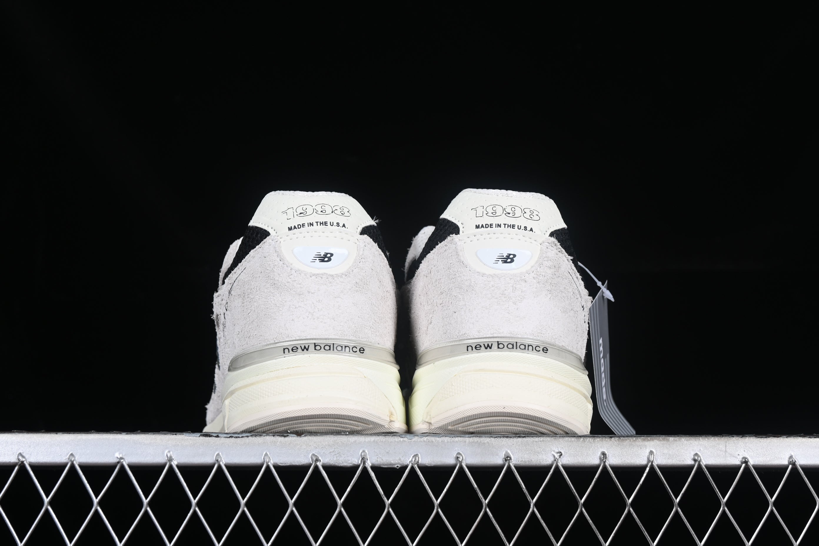 New Balance 990 - Intro