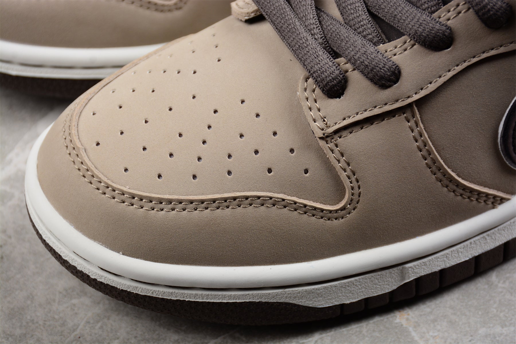 Otomo Katsuhiro x NikeSB Dunk Low - Brown
