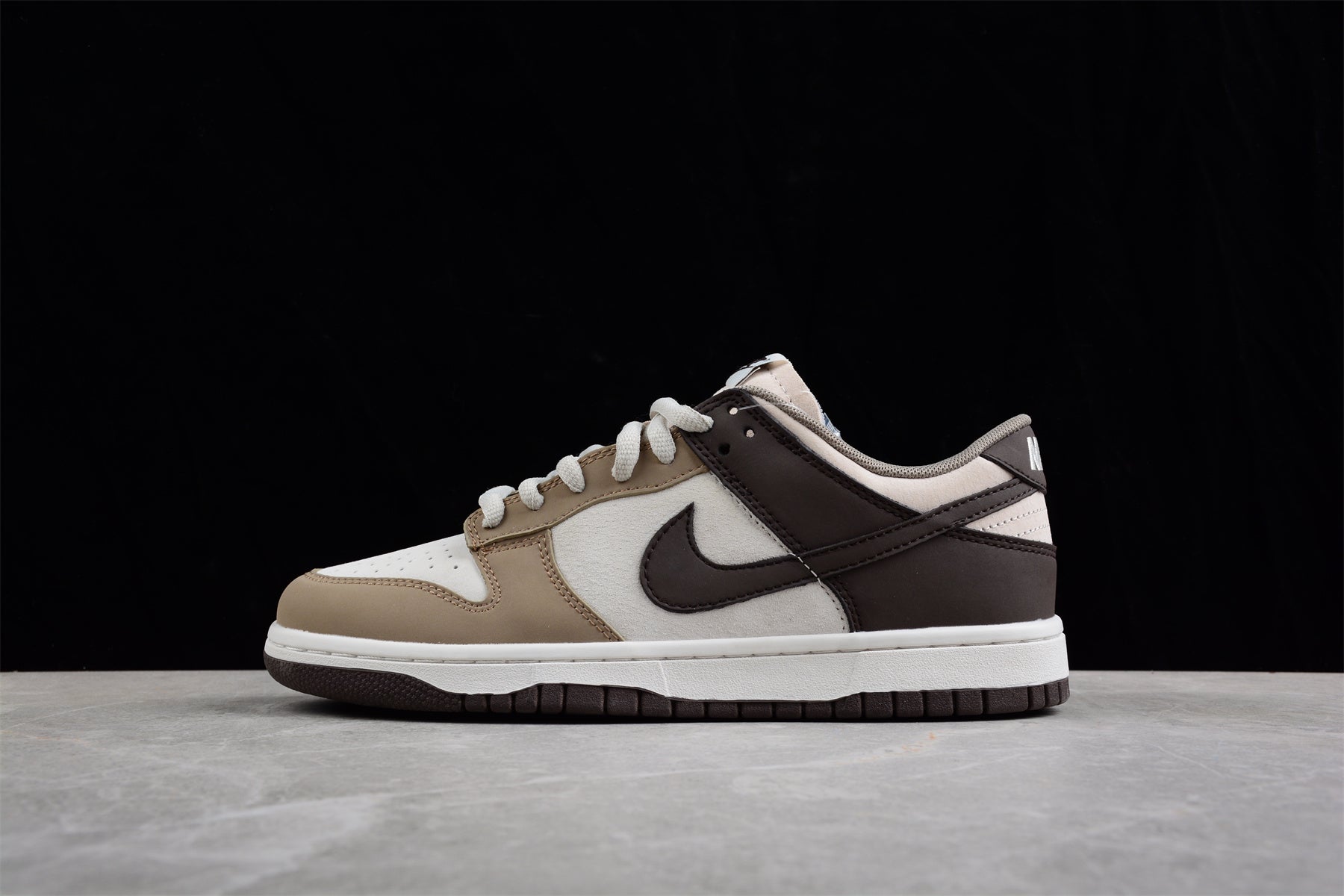 Otomo Katsuhiro x NikeSB Dunk Low - White/Brown