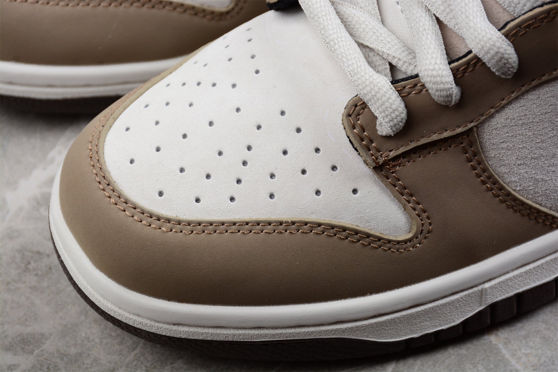 Otomo Katsuhiro x NikeSB Dunk Low - White/Brown
