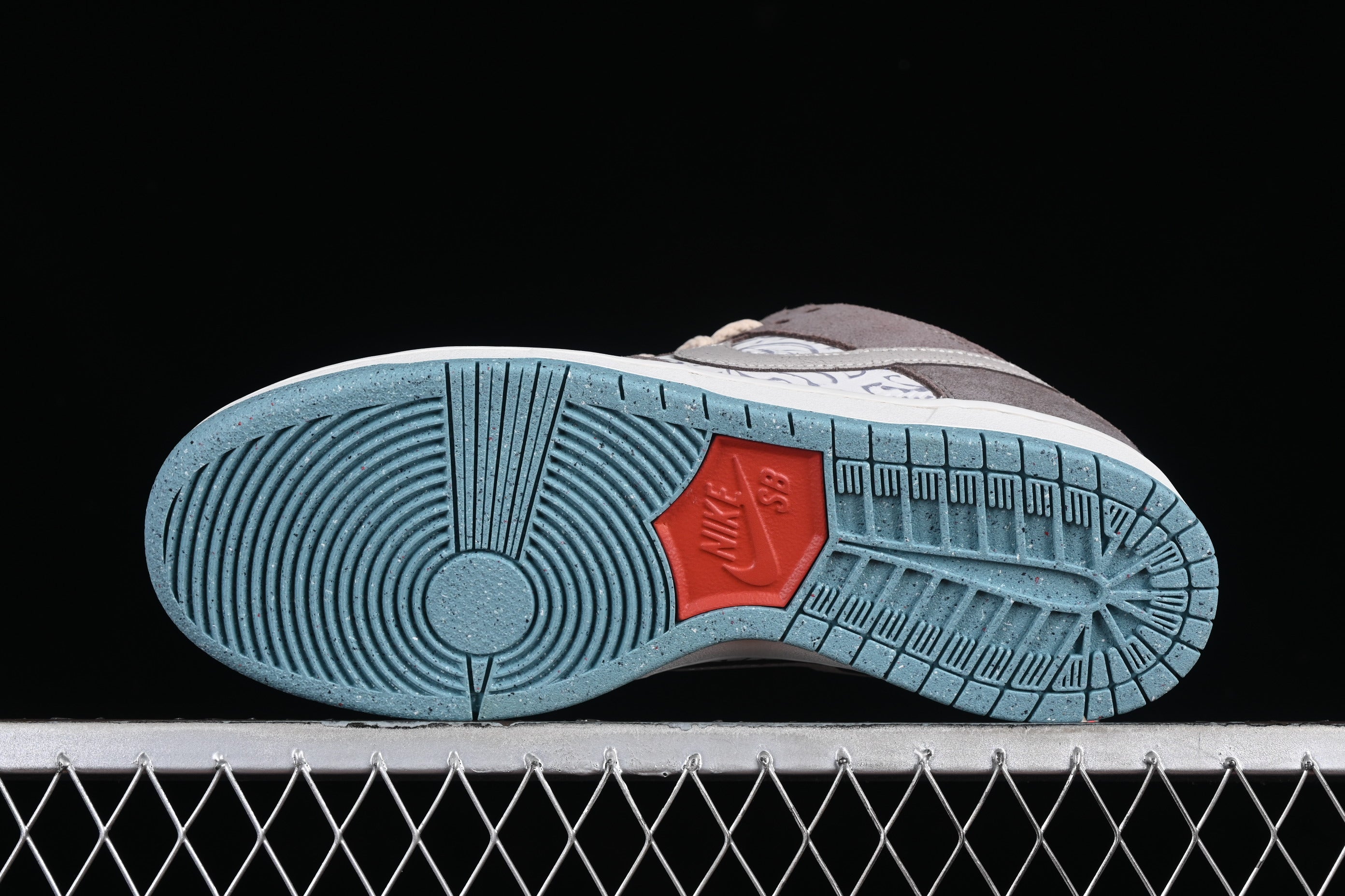 NikeMens SB Dunk Low - Big Money Savings