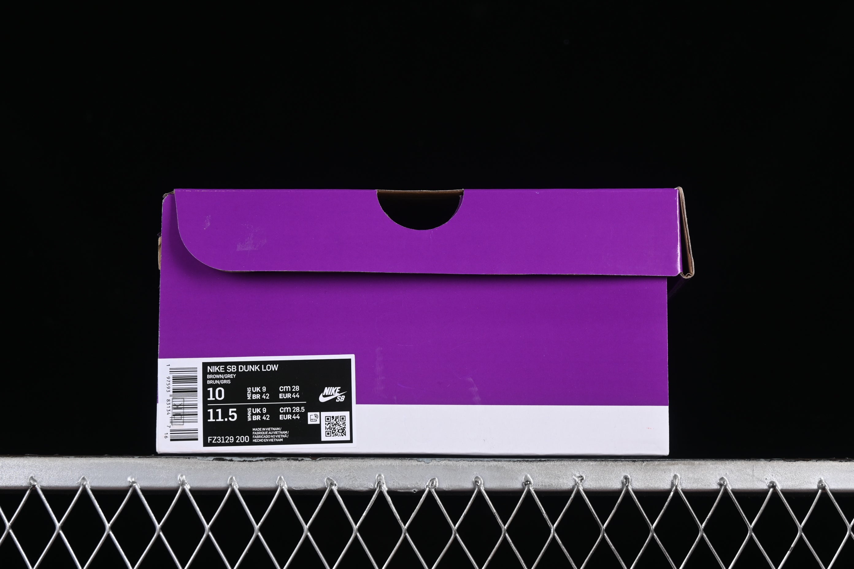 NikeMens SB Dunk Low - Big Money Savings