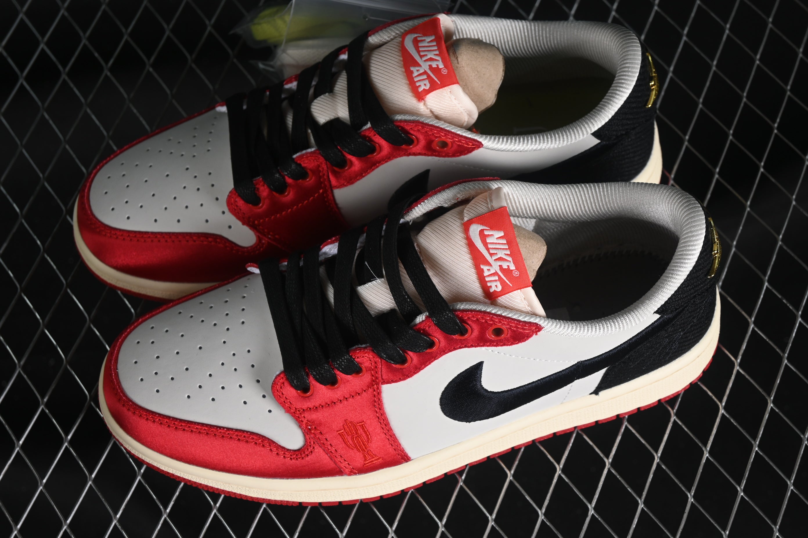 Air Jordan 1 AJ1 Low x Trophy Room - Varsity Red