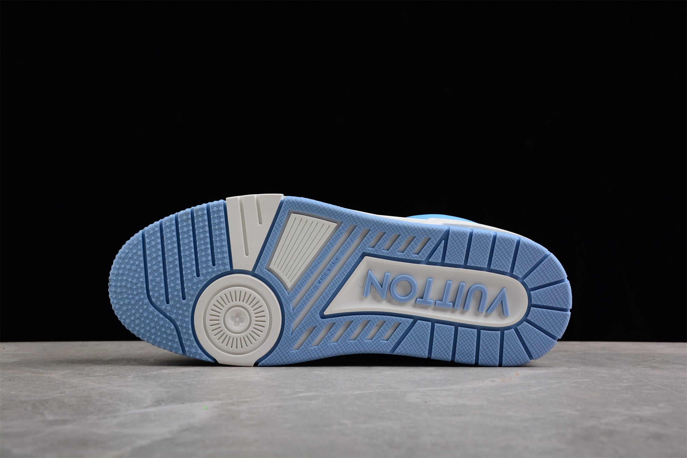 LouisVuitton Trainer - White/Blue
