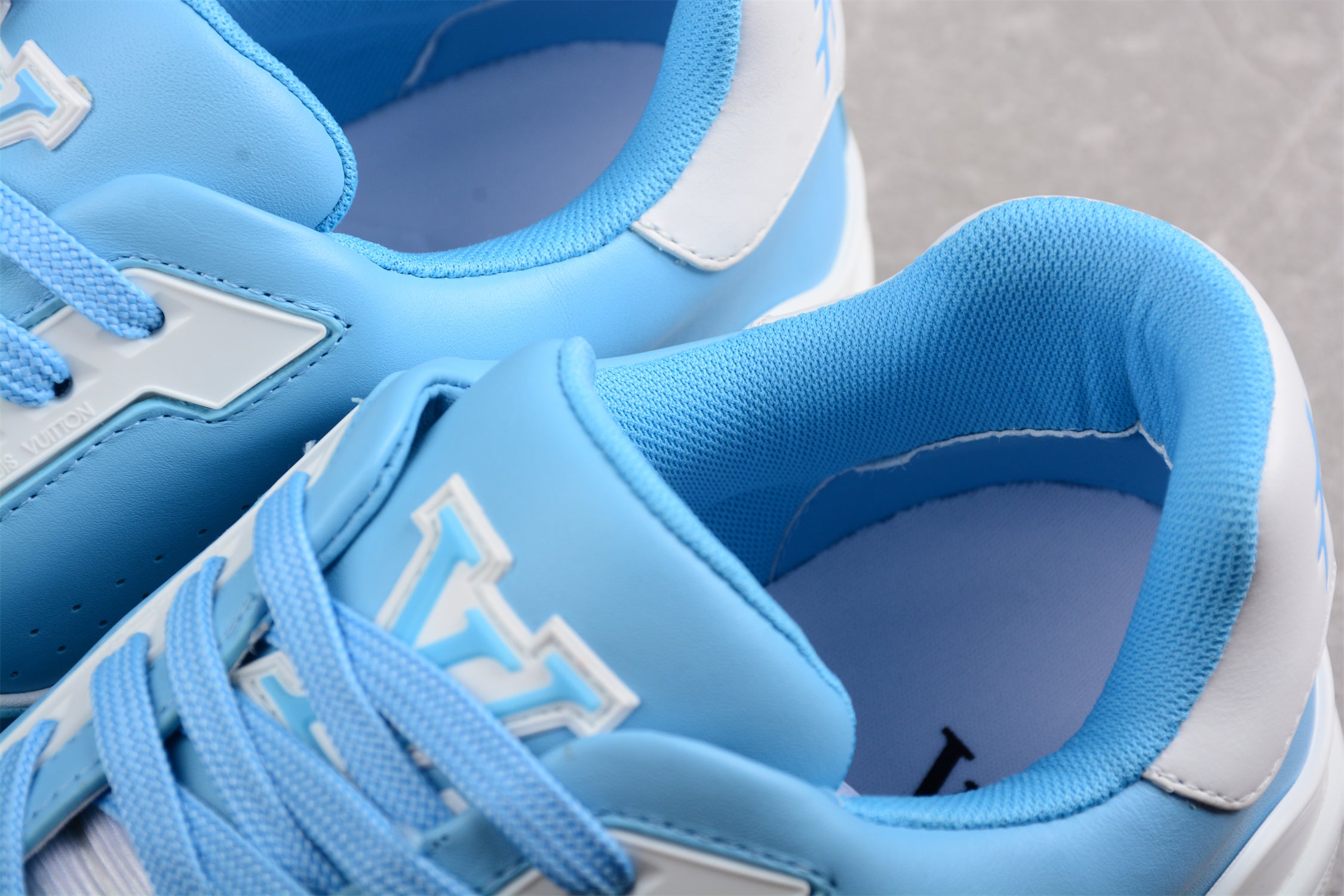 LouisVuitton Trainer - White/Blue