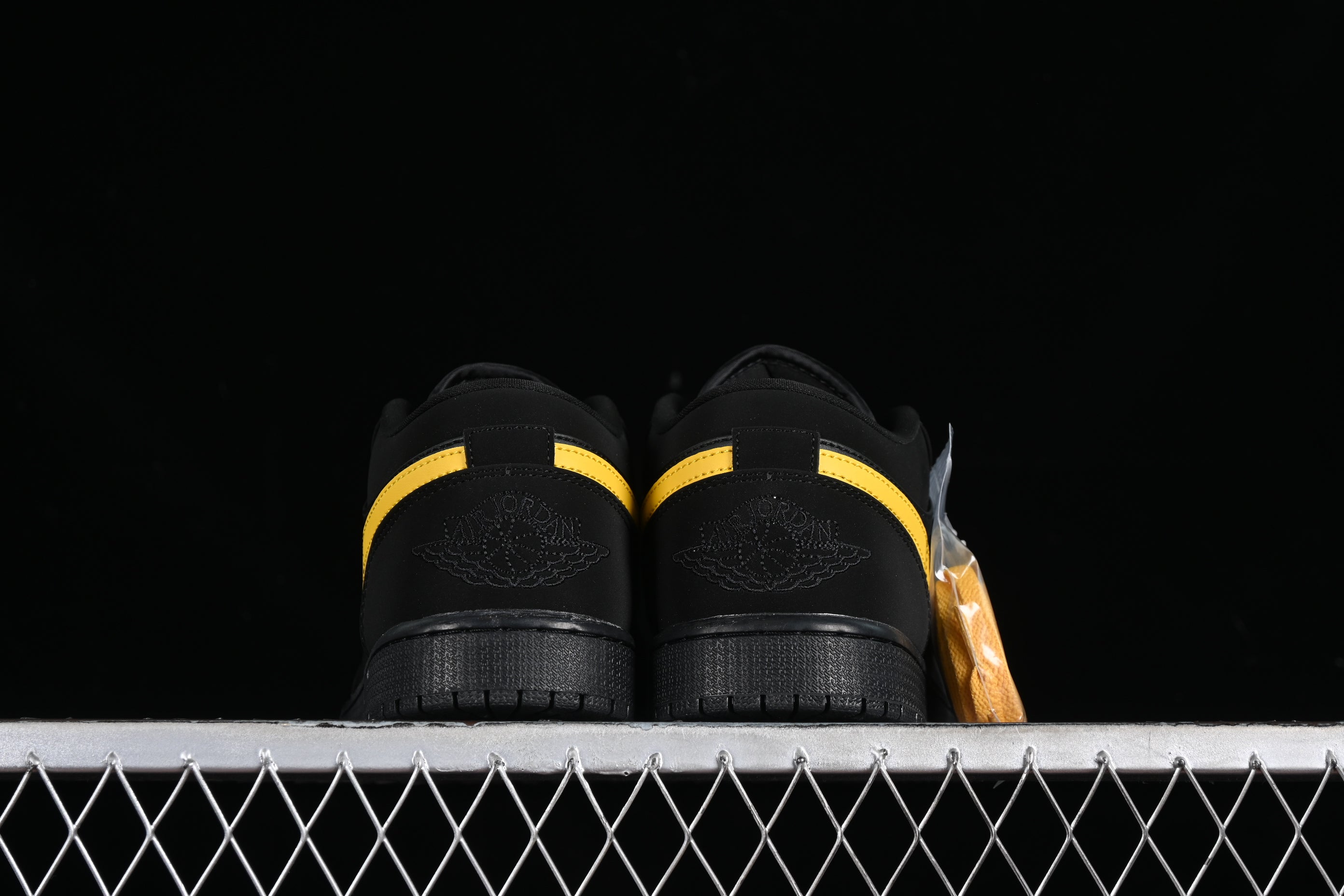 Air Jordan 1 AJ1 Low - Black/Yellow