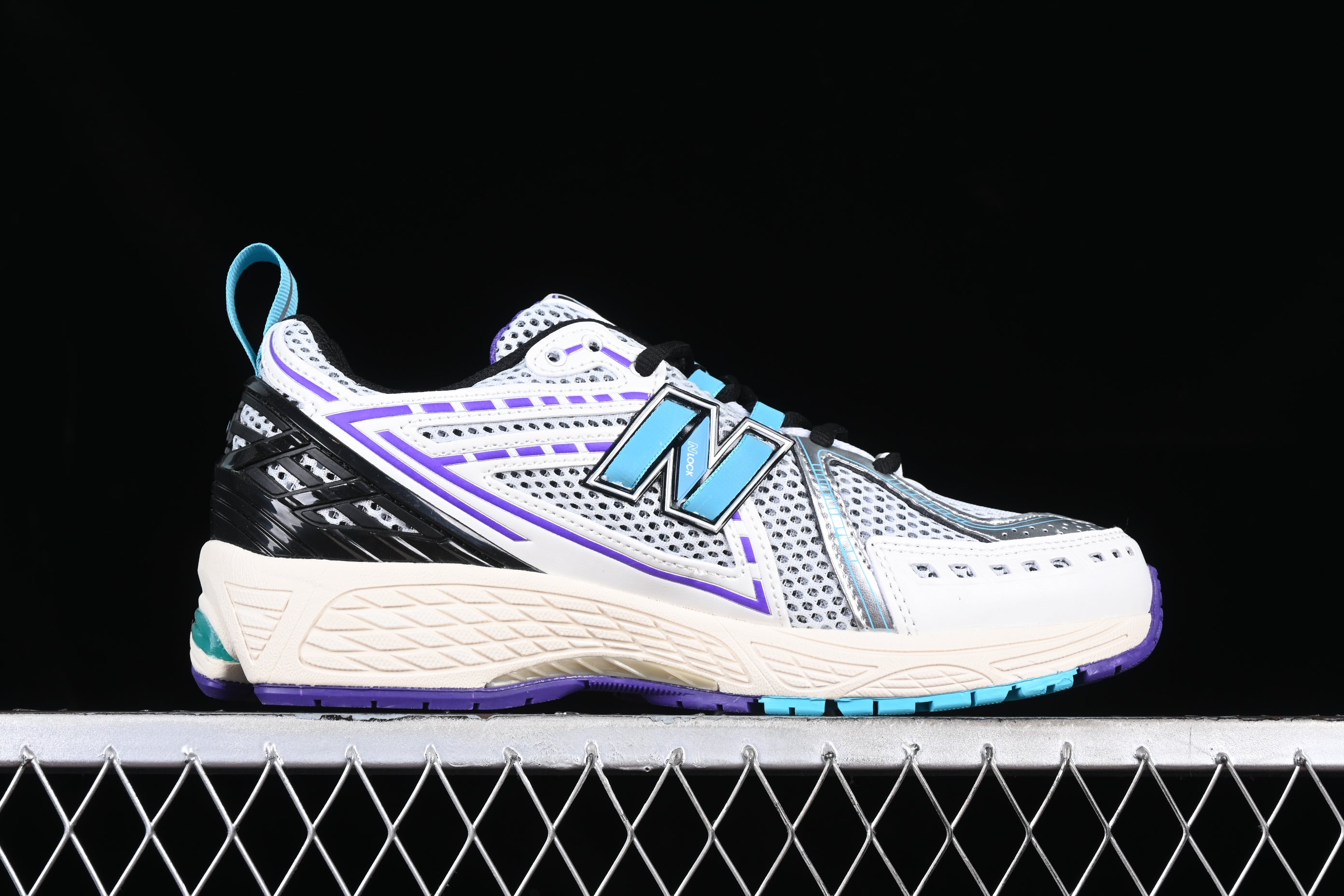 New Balance 1906R - Hornets