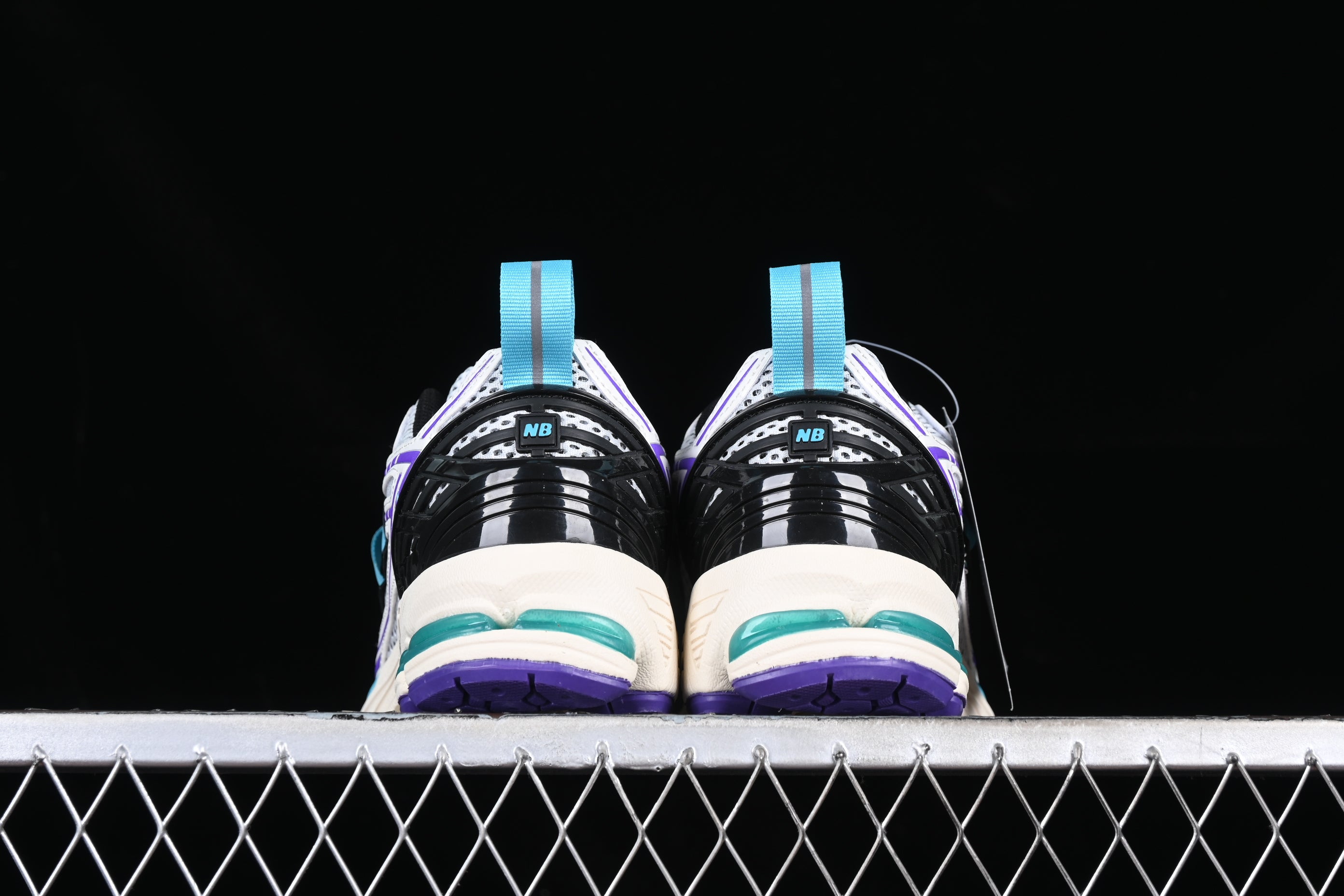 New Balance 1906R - Hornets