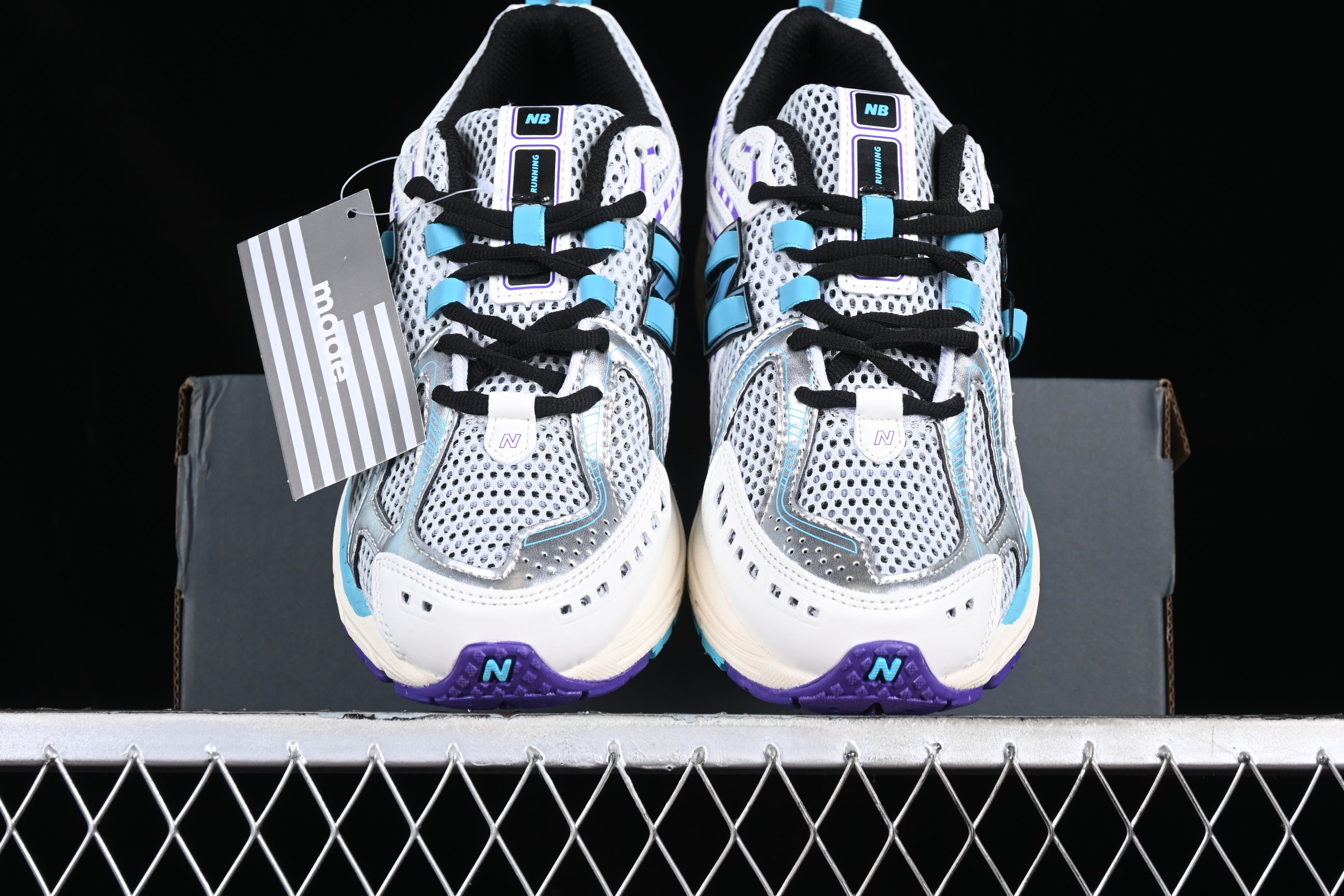 New Balance 1906R - Hornets