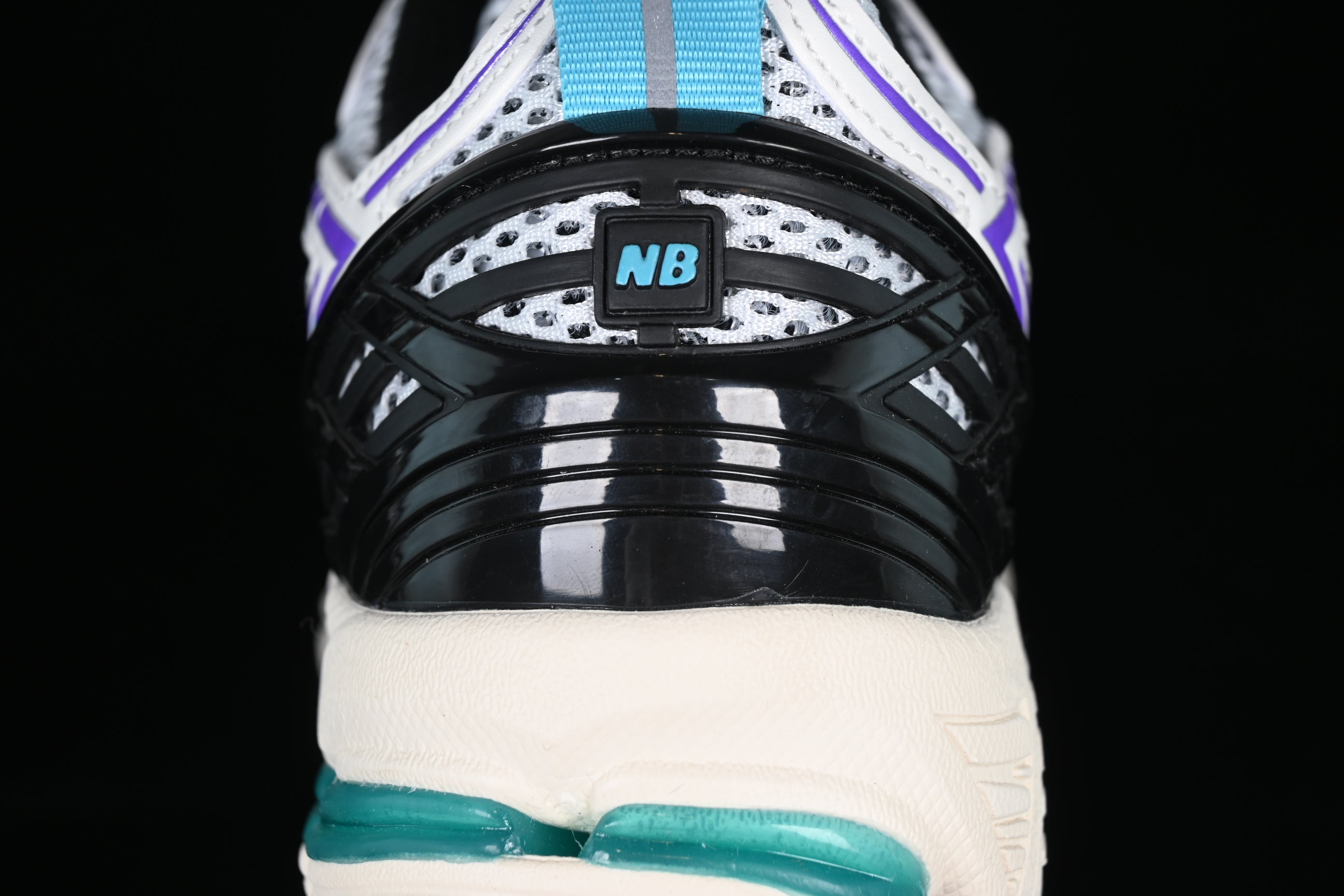 New Balance 1906R - Hornets