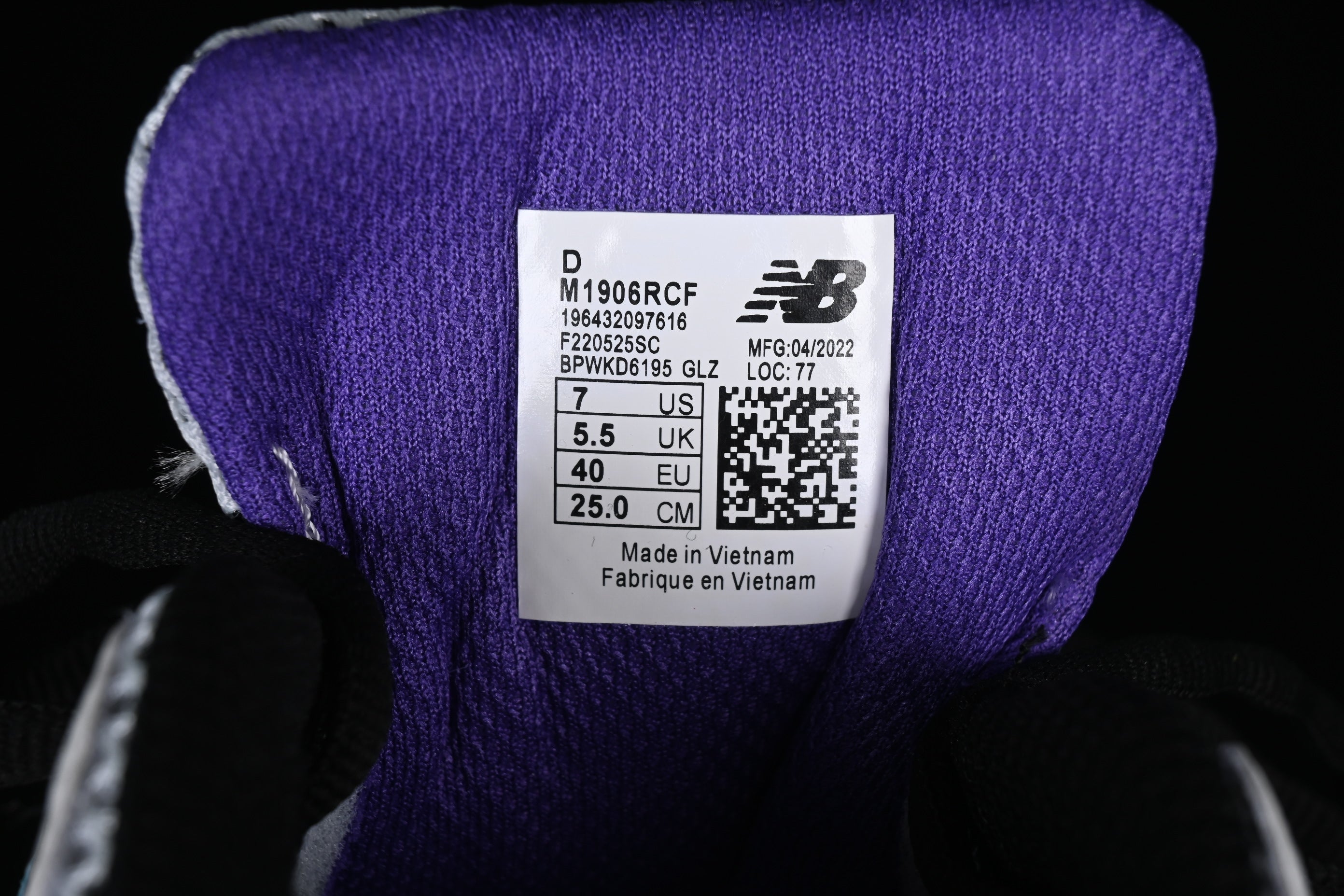 New Balance 1906R - Hornets