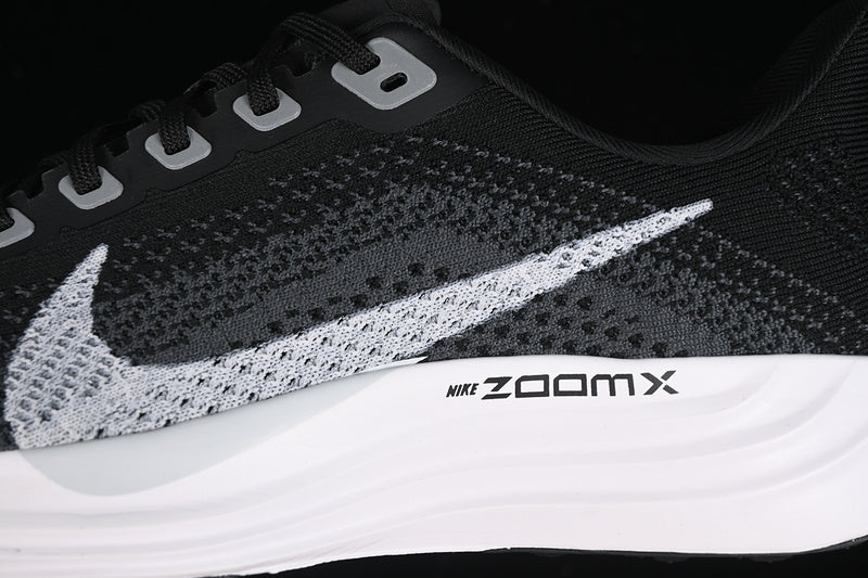 NikeUnisex ZoomX Pegasus Plus - Black Pure Platinum
