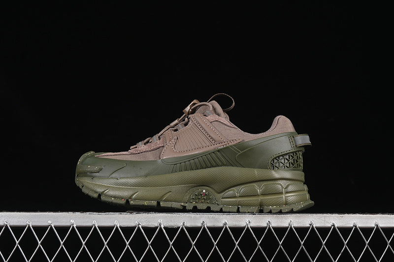 NikeUnisex Zoom Vomero 5 Roam - Brown Medium Olive