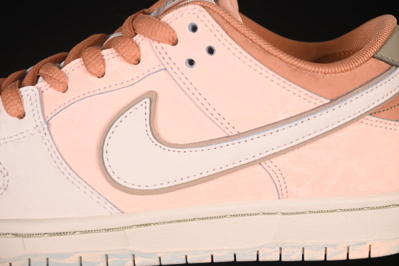 NikeUnisex SB Dunk Low - Trocadéro Gardens