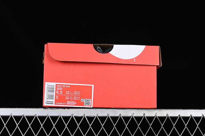 NikeuUnisex V2K Run - Light Bone