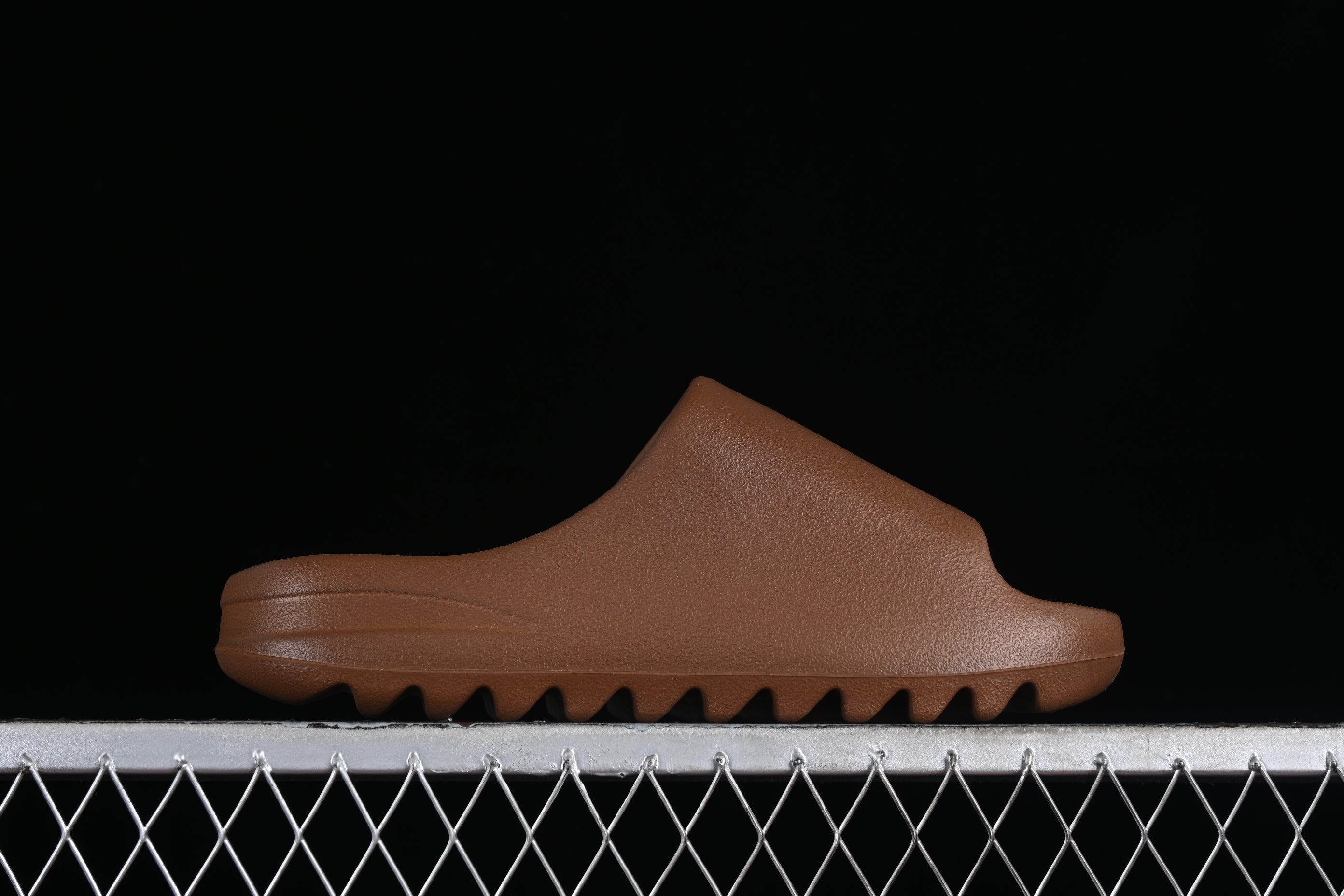 adidasUnisex Yeezy Slide - Flax