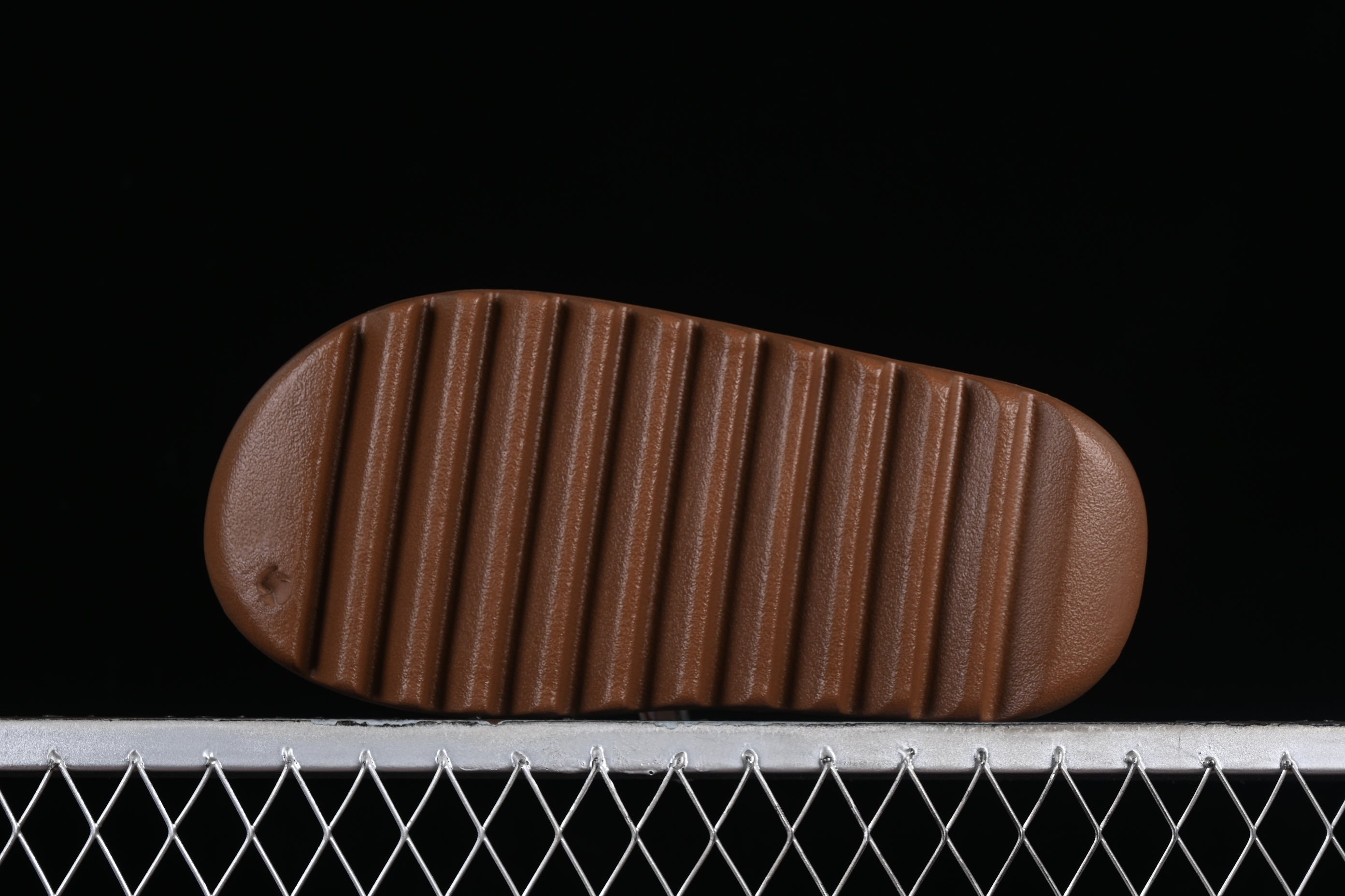 adidasUnisex Yeezy Slide - Flax