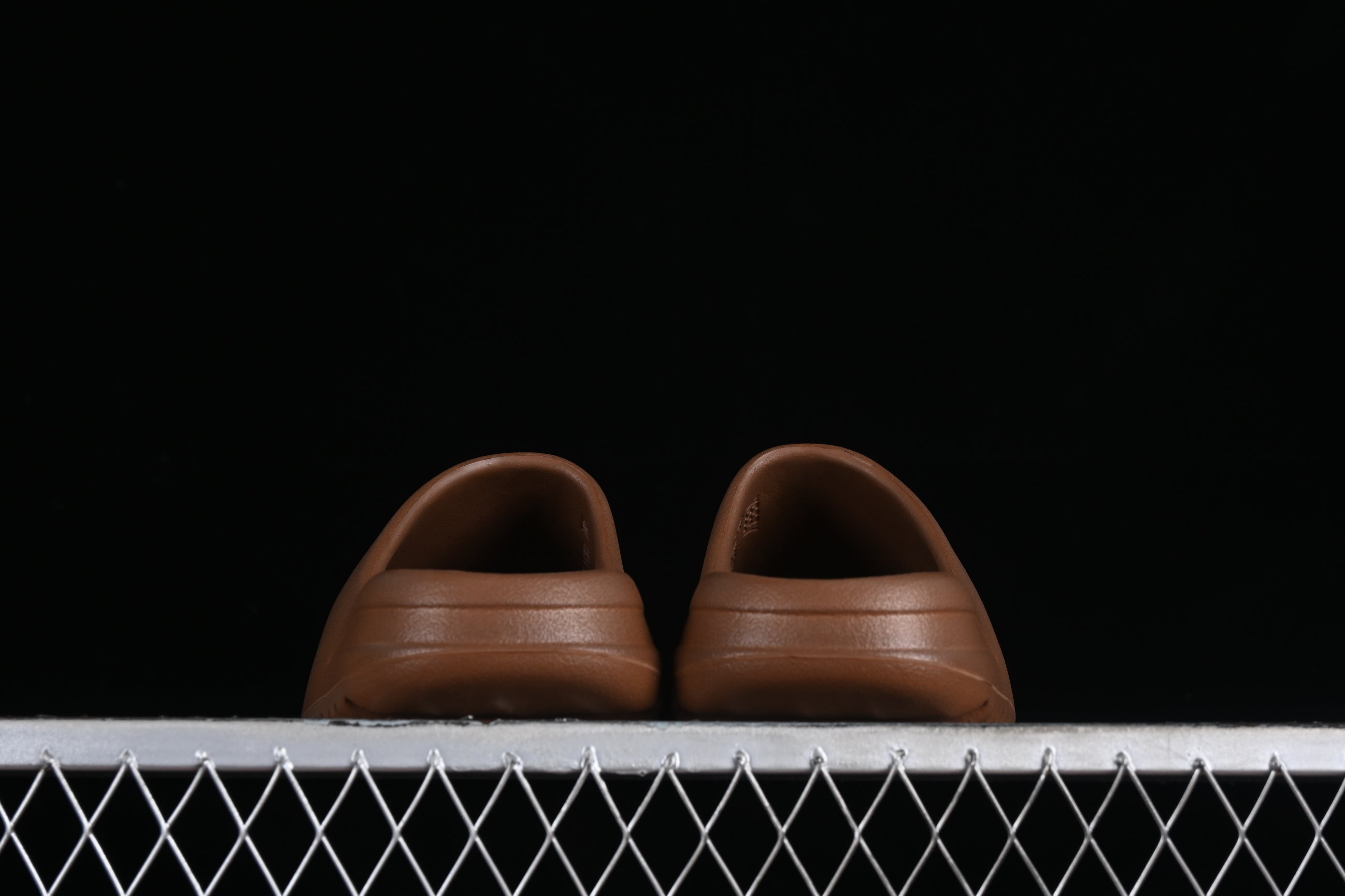 adidasUnisex Yeezy Slide - Flax