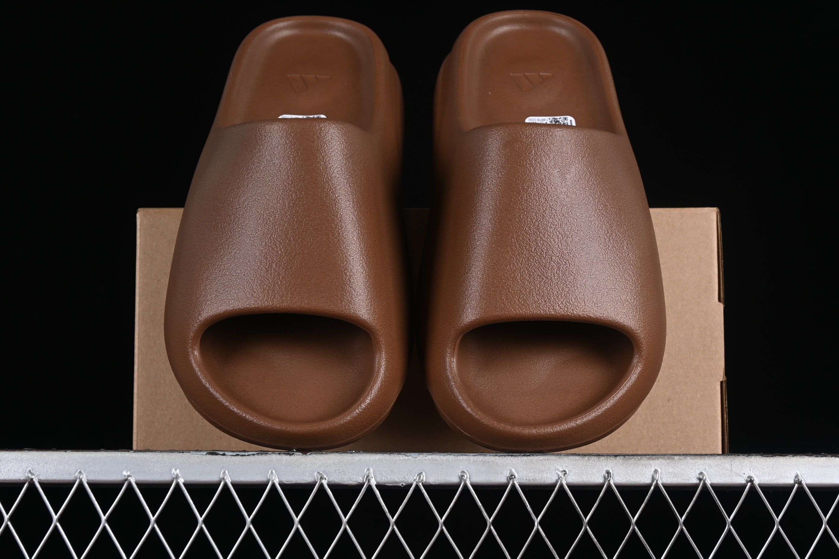 adidasUnisex Yeezy Slide - Flax