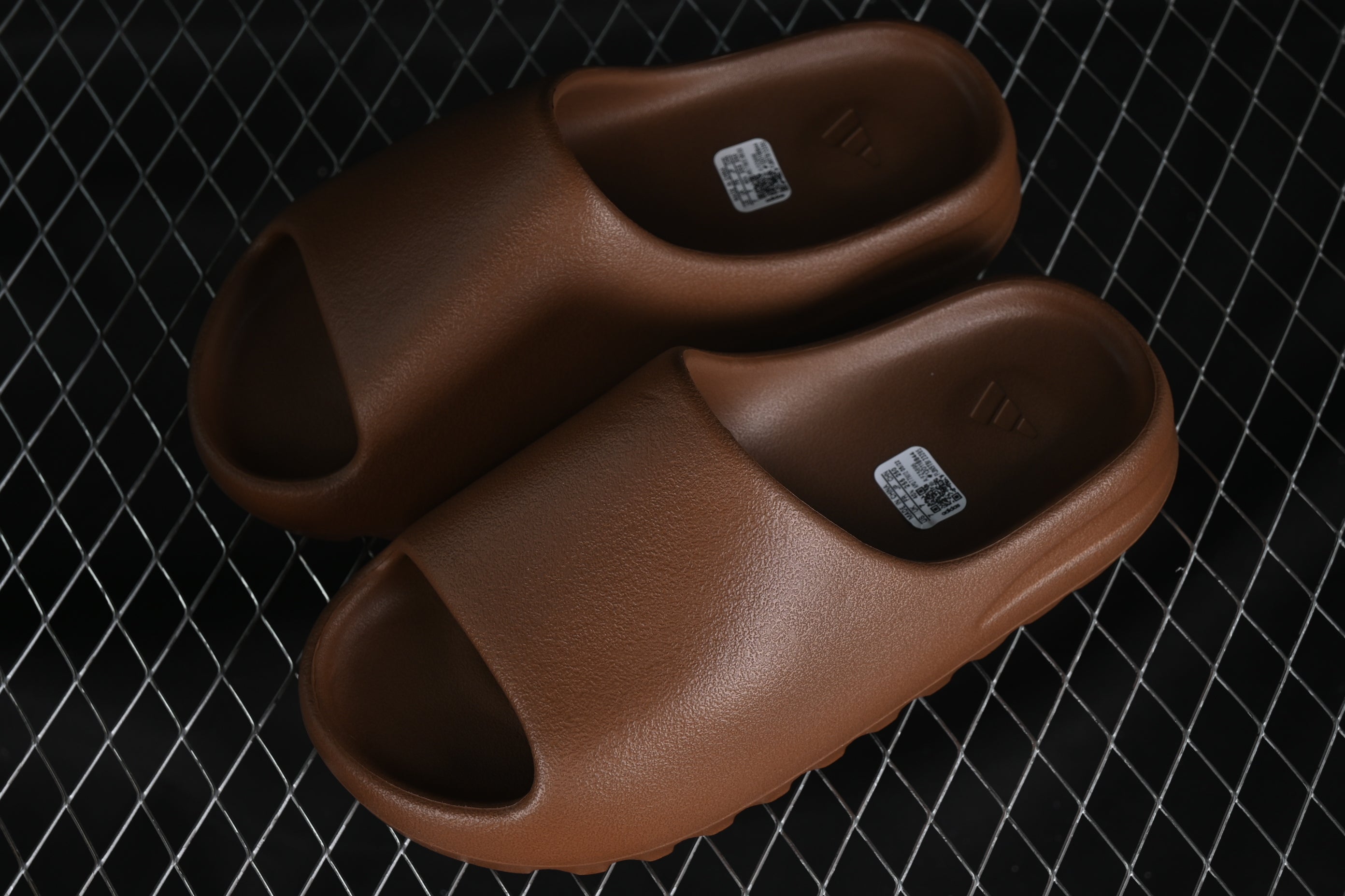adidasUnisex Yeezy Slide - Flax