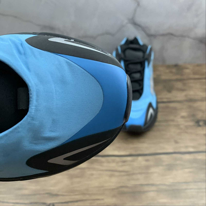 adidasUnisex Yeezy Boost 700 MNVN - Bright Cyan