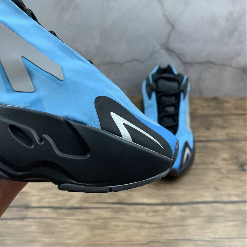 adidasUnisex Yeezy Boost 700 MNVN - Bright Cyan