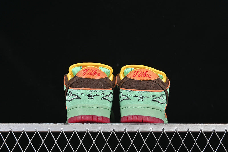 NikeUnisex SB Dunk Low - Rodeo Tourmaline