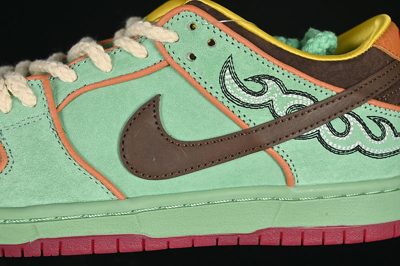 NikeUnisex SB Dunk Low - Rodeo Tourmaline