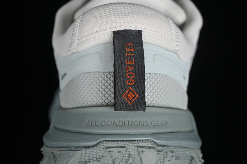NikeUnisex ACG Mountain Fly 2 Low - Gore Tex White