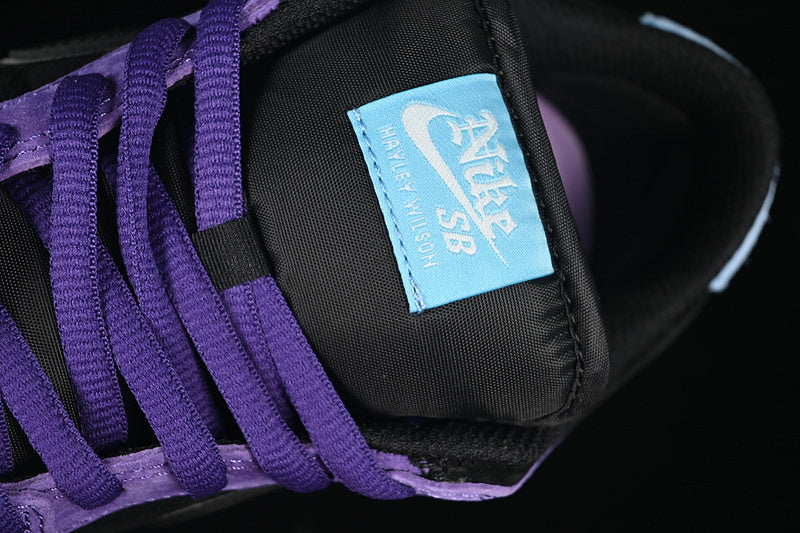 NikeUnisex SB Dunk Low - Hayley Wilson