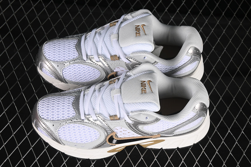 NikeUnisex V5 RNR - Beige Metallic