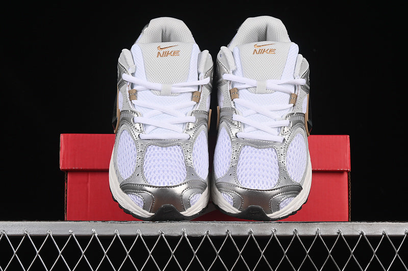 NikeUnisex V5 RNR - Beige Metallic